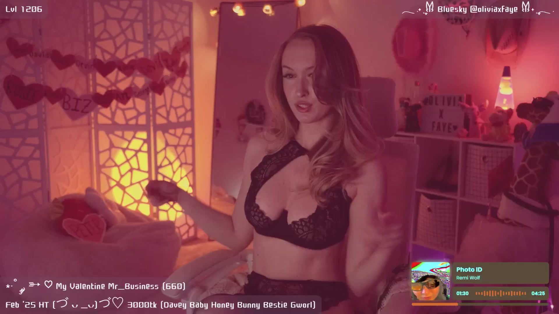 Gallery image thumbnail from OliviaxFaye's myfreecams stream on, 02/25/2025, 06:59 image 9 of 20