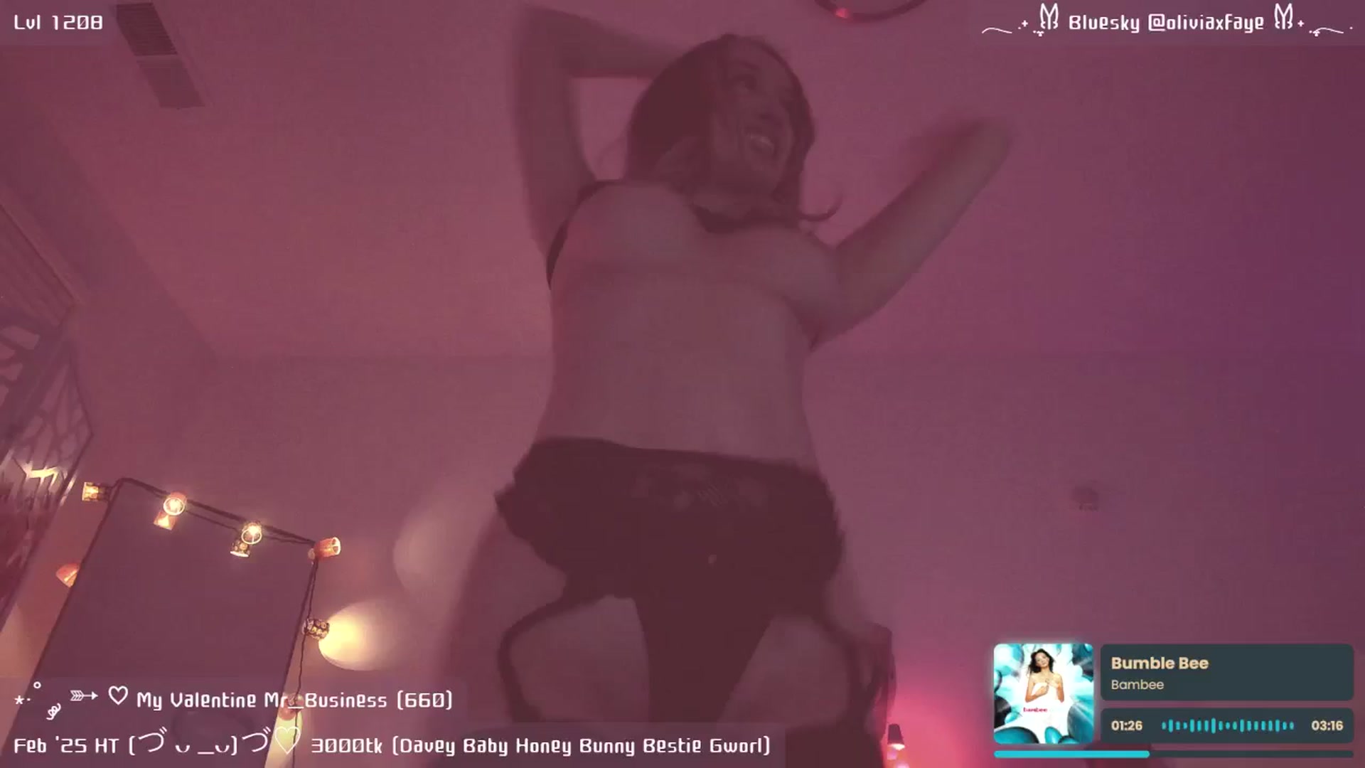 Gallery image thumbnail from OliviaxFaye's myfreecams stream on, 02/25/2025, 06:59 image 8 of 20