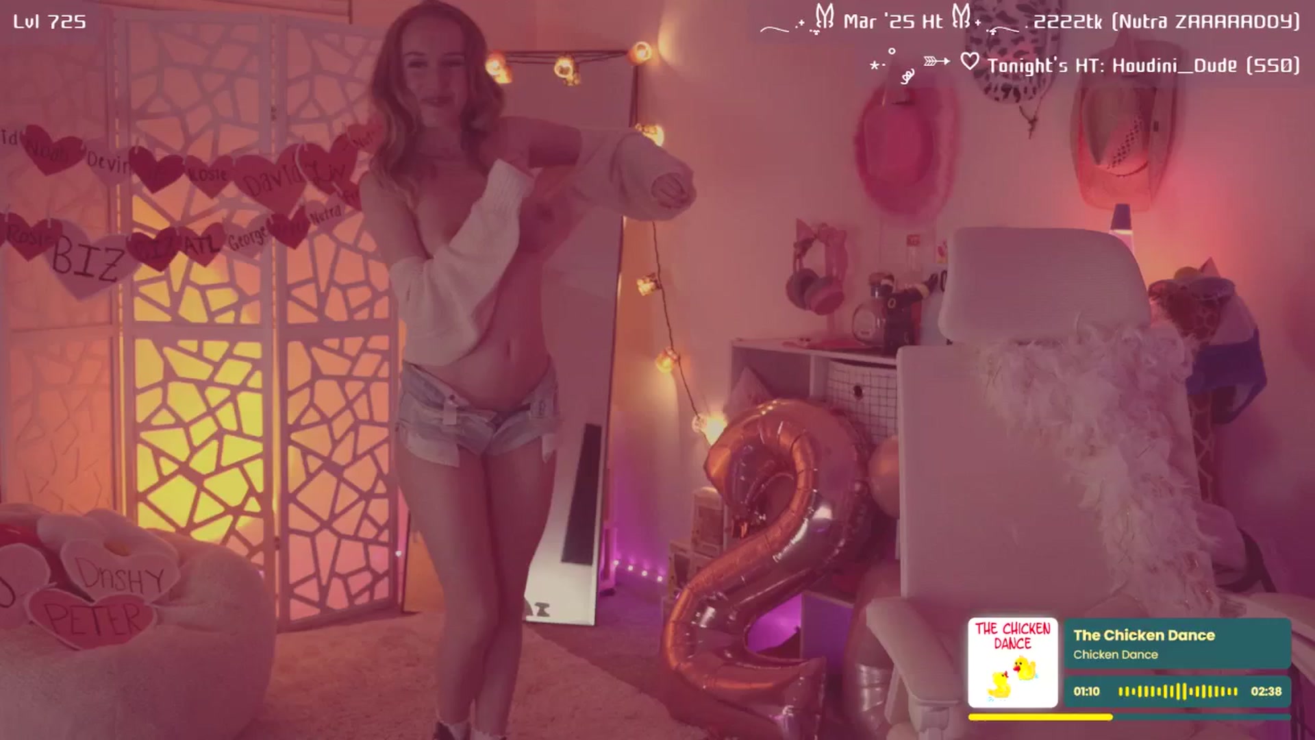 Gallery image thumbnail from OliviaxFaye's myfreecams stream on, 03/11/2025, 05:28 image 11 of 20