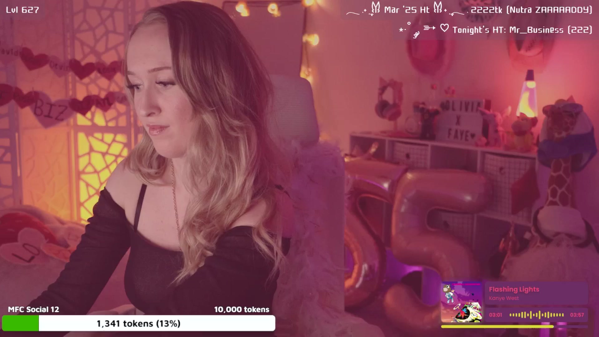 Gallery image thumbnail from OliviaxFaye's myfreecams stream on, 03/12/2025, 04:41 image 3 of 20