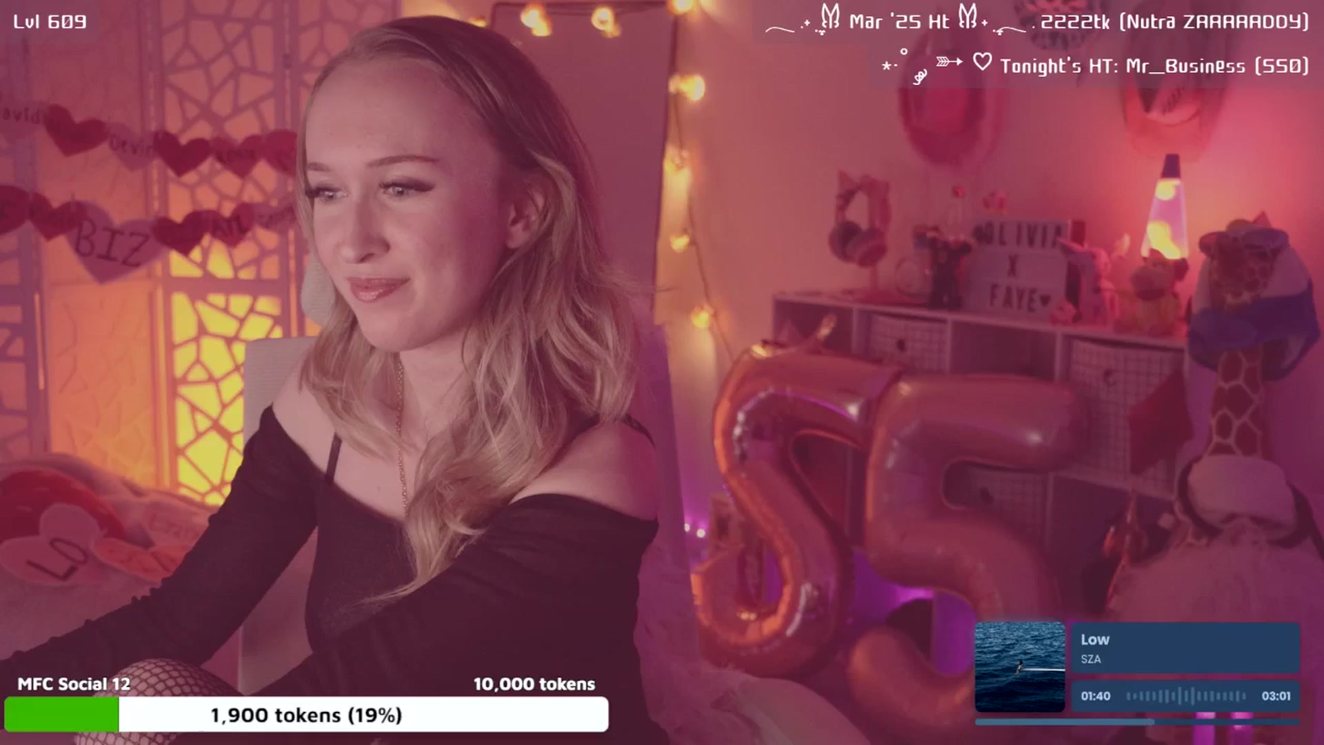 Gallery image thumbnail from OliviaxFaye's myfreecams stream on, 03/12/2025, 04:41 image 4 of 20
