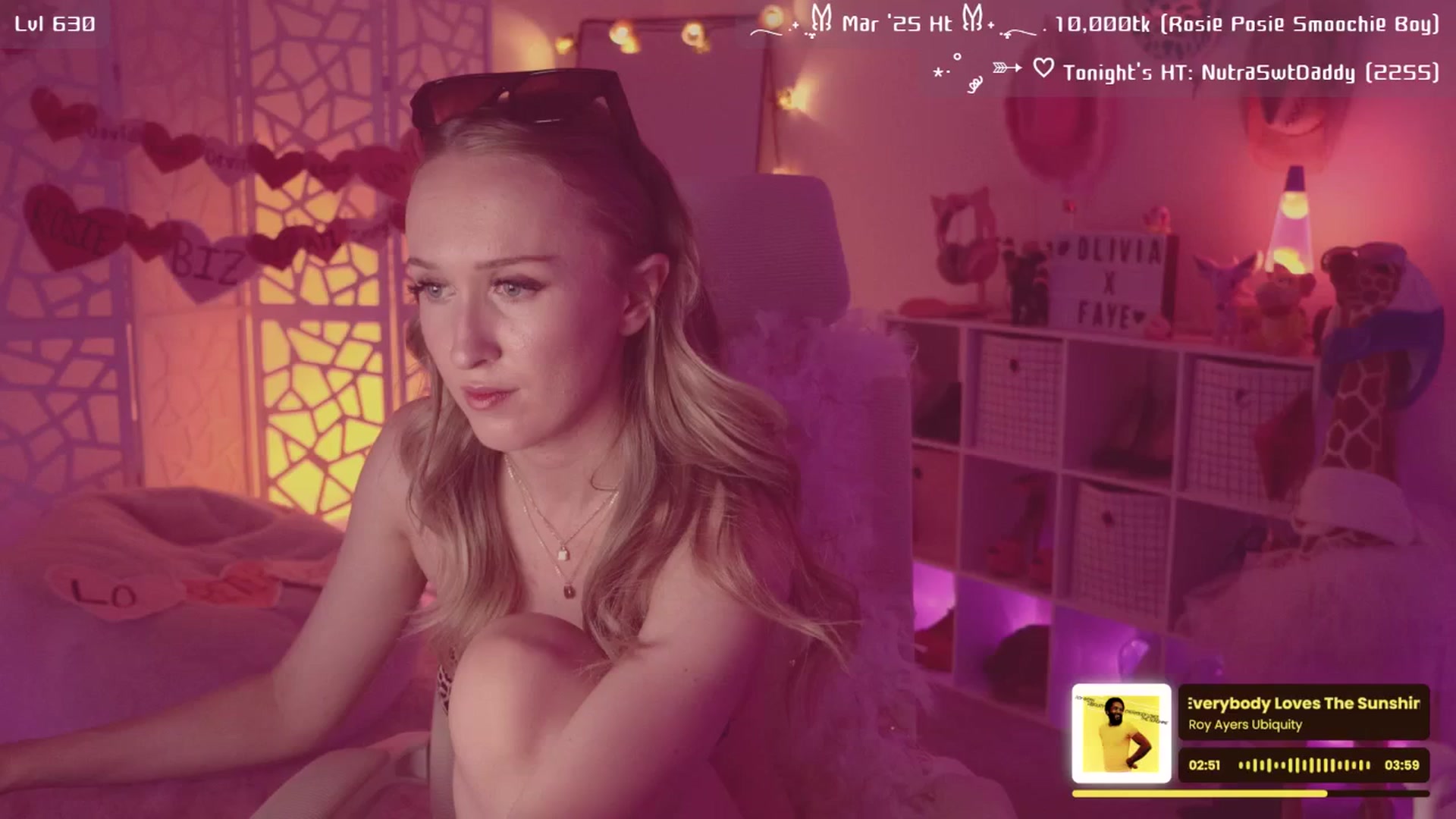Gallery image thumbnail from OliviaxFaye's myfreecams stream on, 03/25/2025, 06:06 image 11 of 20