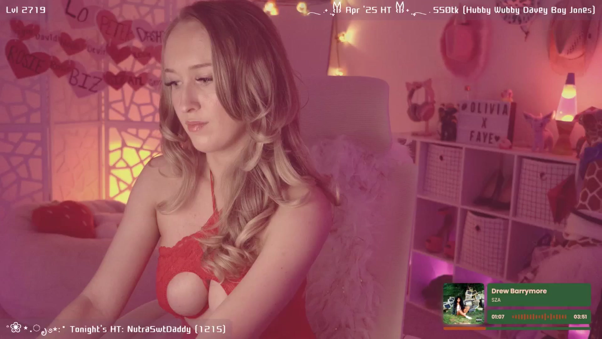 Gallery image thumbnail from OliviaxFaye's myfreecams stream on, 04/10/2025, 04:33 image 17 of 20
