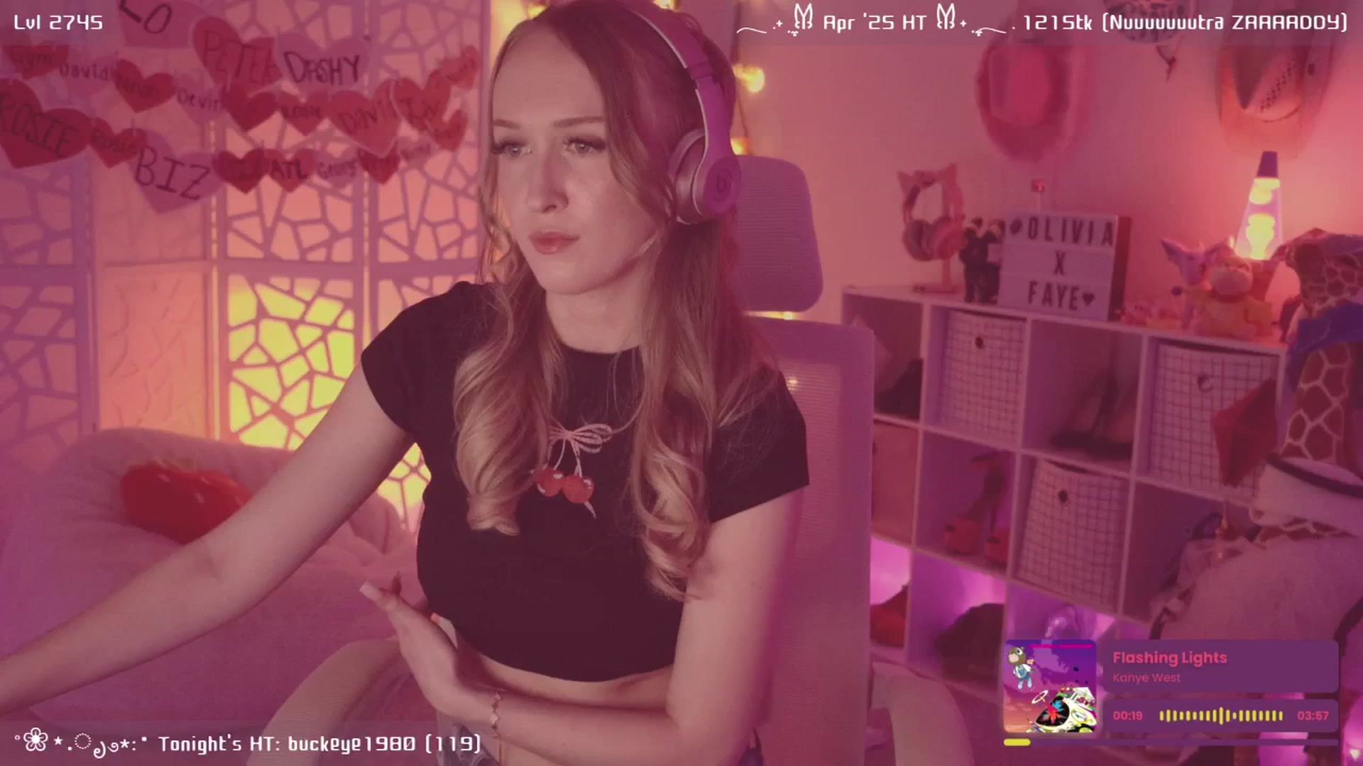 Gallery image thumbnail from OliviaxFaye's myfreecams stream on, 04/17/2025, 05:07 image 6 of 20