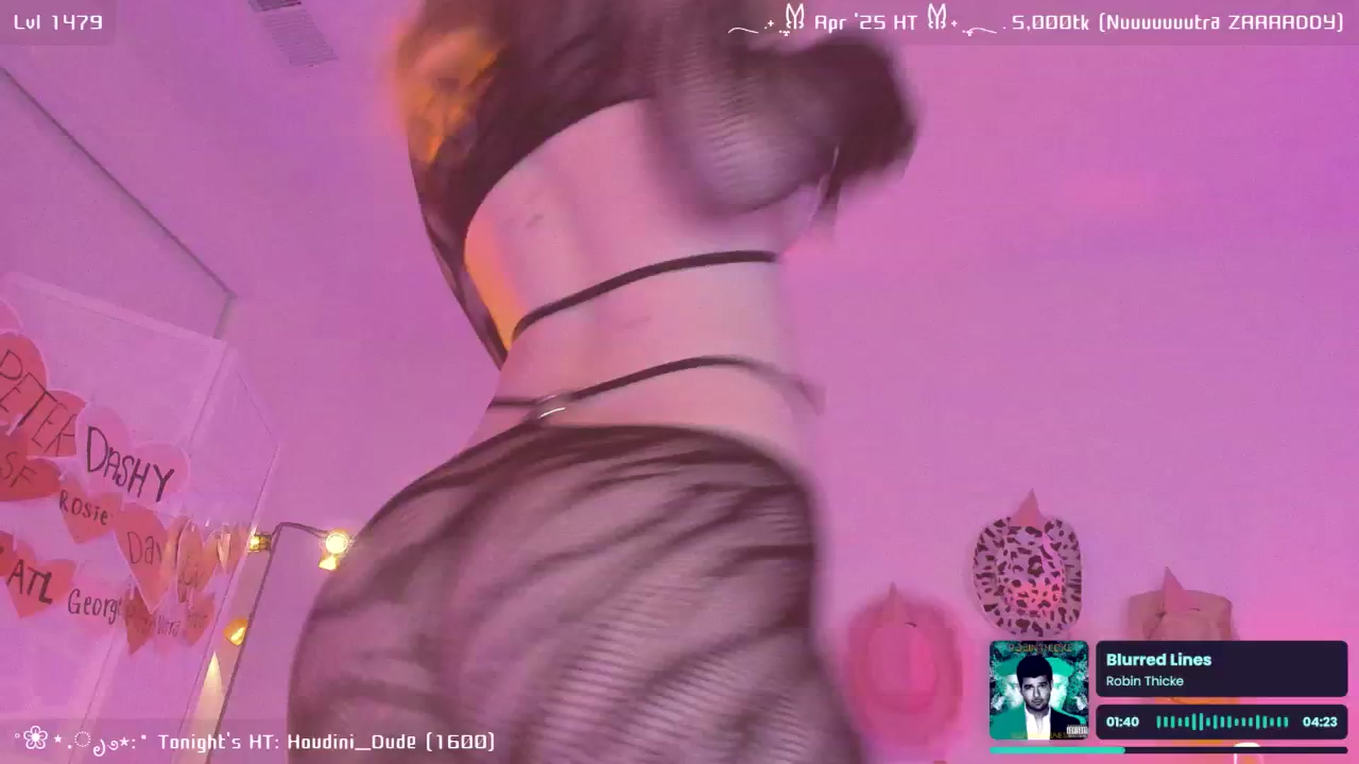 Gallery image thumbnail from OliviaxFaye's myfreecams stream on, 04/24/2025, 04:09 image 17 of 20