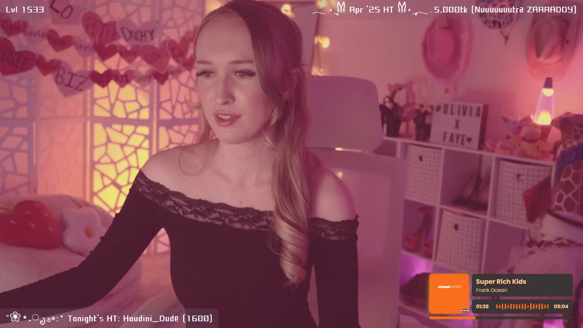 Gallery image thumbnail from OliviaxFaye's myfreecams stream on, 04/24/2025, 04:09 image 12 of 20