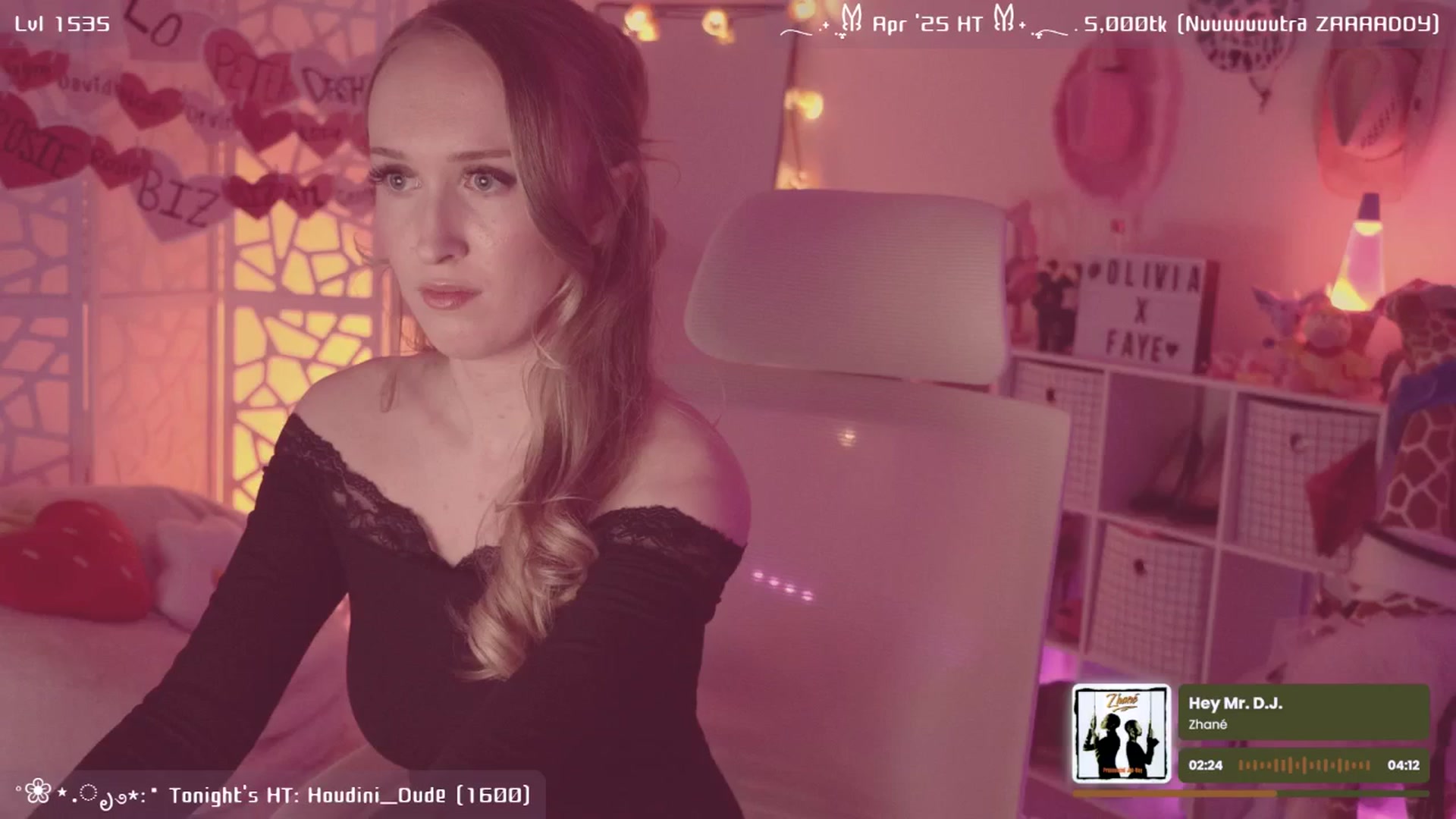 Gallery image thumbnail from OliviaxFaye's myfreecams stream on, 04/24/2025, 04:09 image 11 of 20