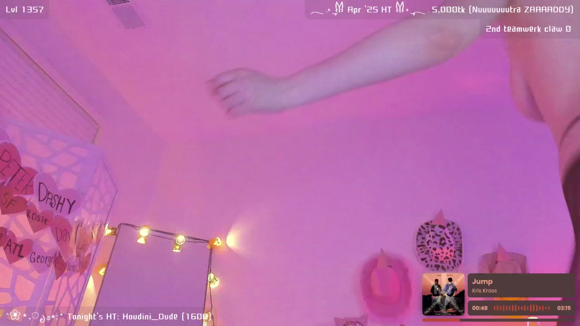 Gallery image thumbnail from OliviaxFaye's myfreecams stream on, 04/24/2025, 06:18 image 4 of 20