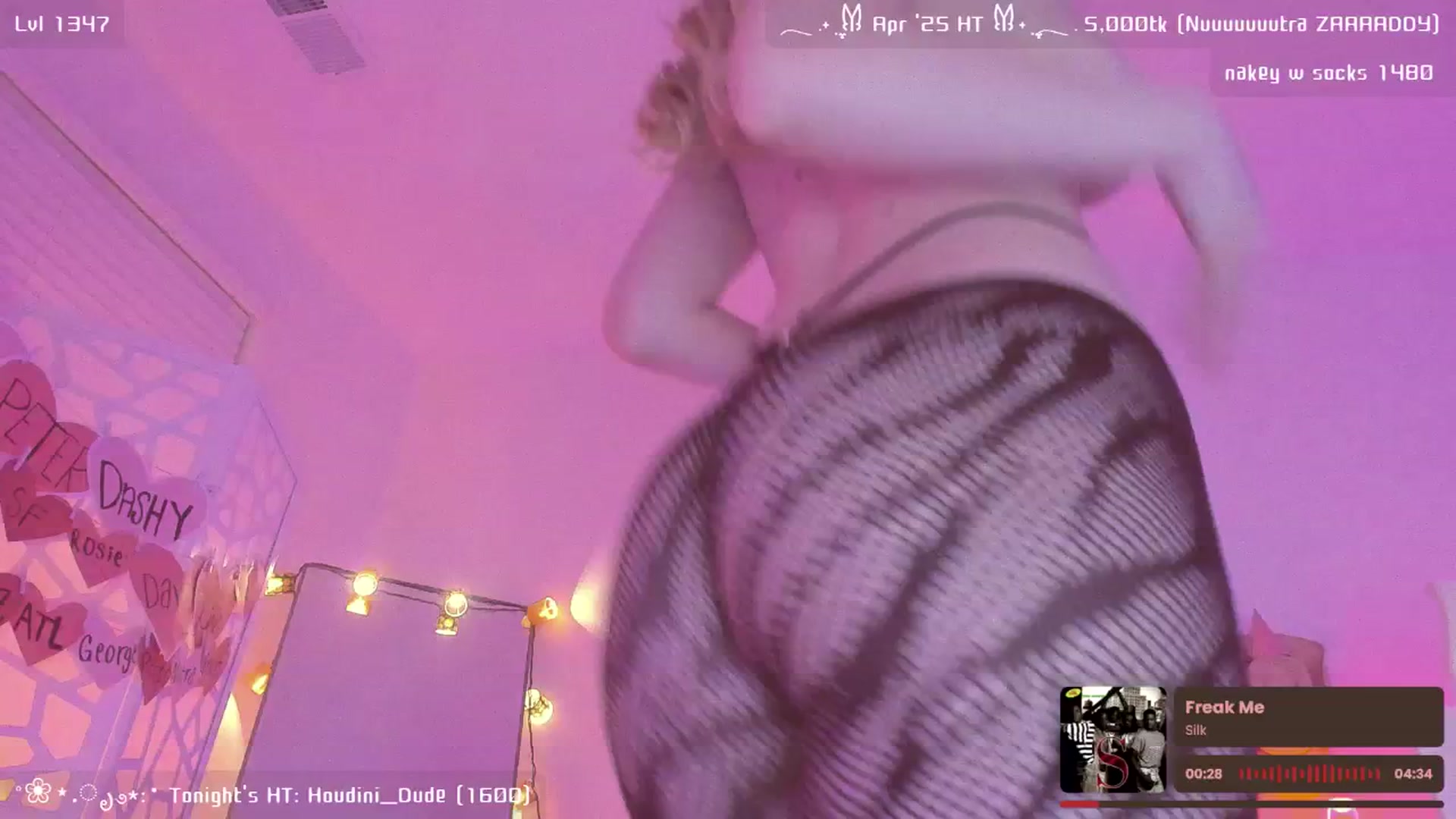 Gallery image thumbnail from OliviaxFaye's myfreecams stream on, 04/24/2025, 06:18 image 9 of 20