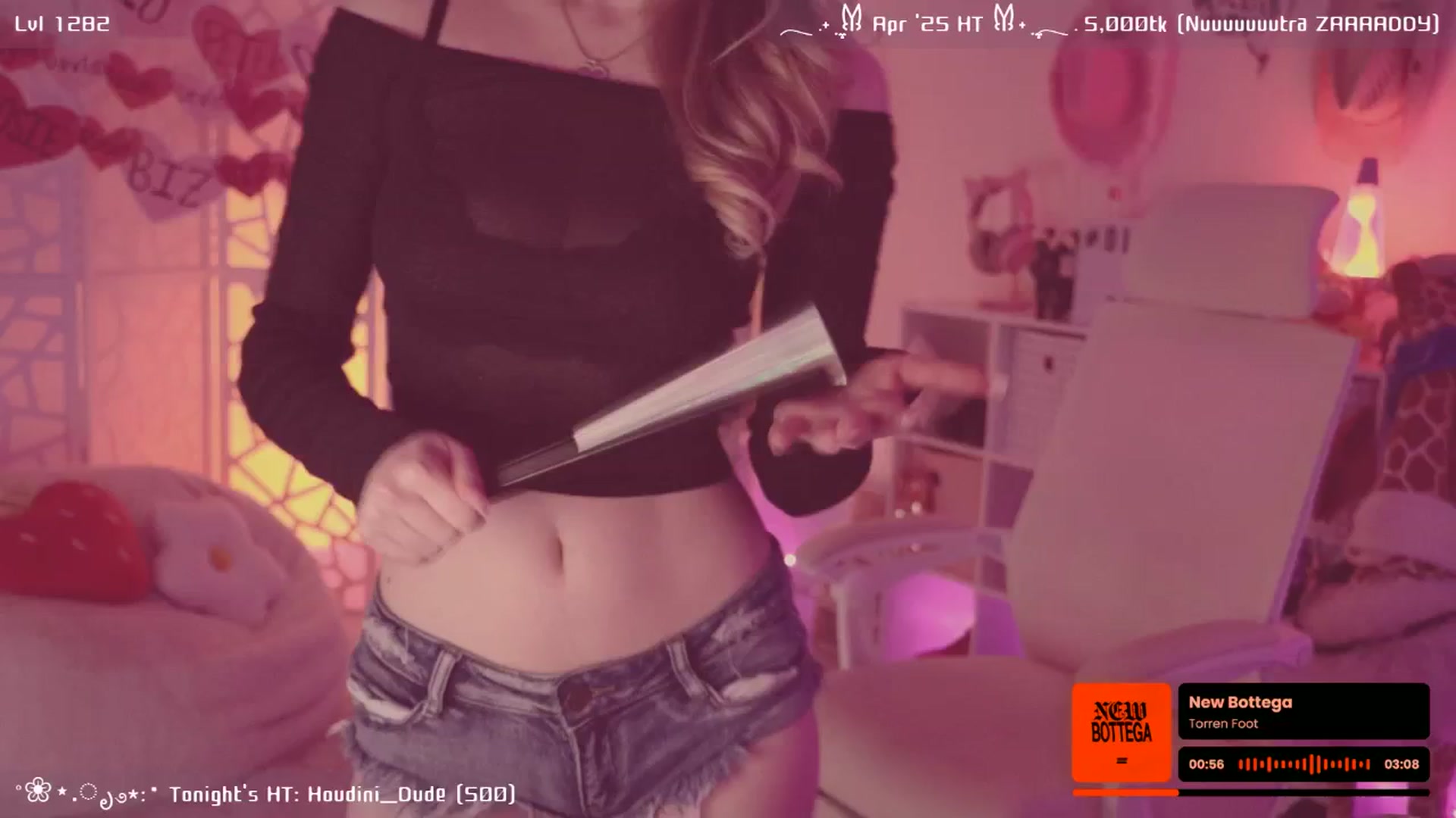 Gallery image thumbnail from OliviaxFaye's myfreecams stream on, 04/26/2025, 05:31 image 9 of 20