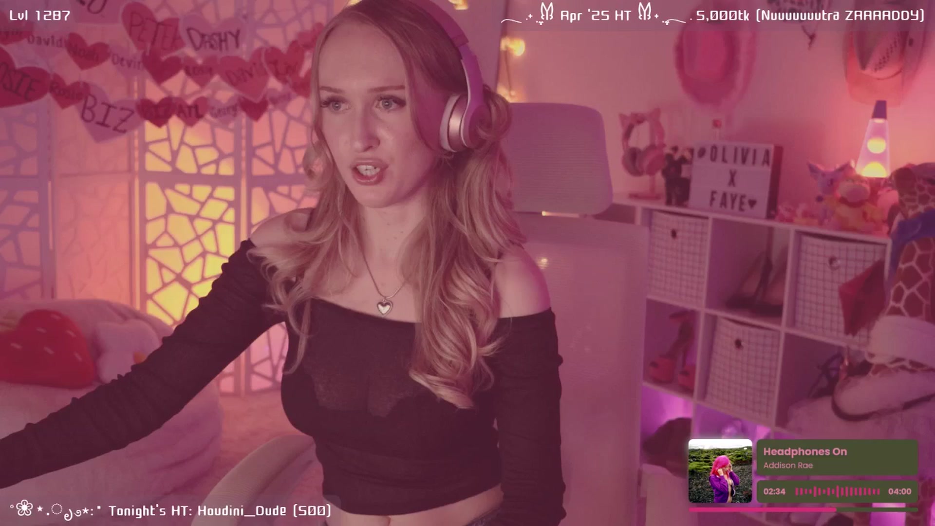 Gallery image thumbnail from OliviaxFaye's myfreecams stream on, 04/26/2025, 05:31 image 6 of 20
