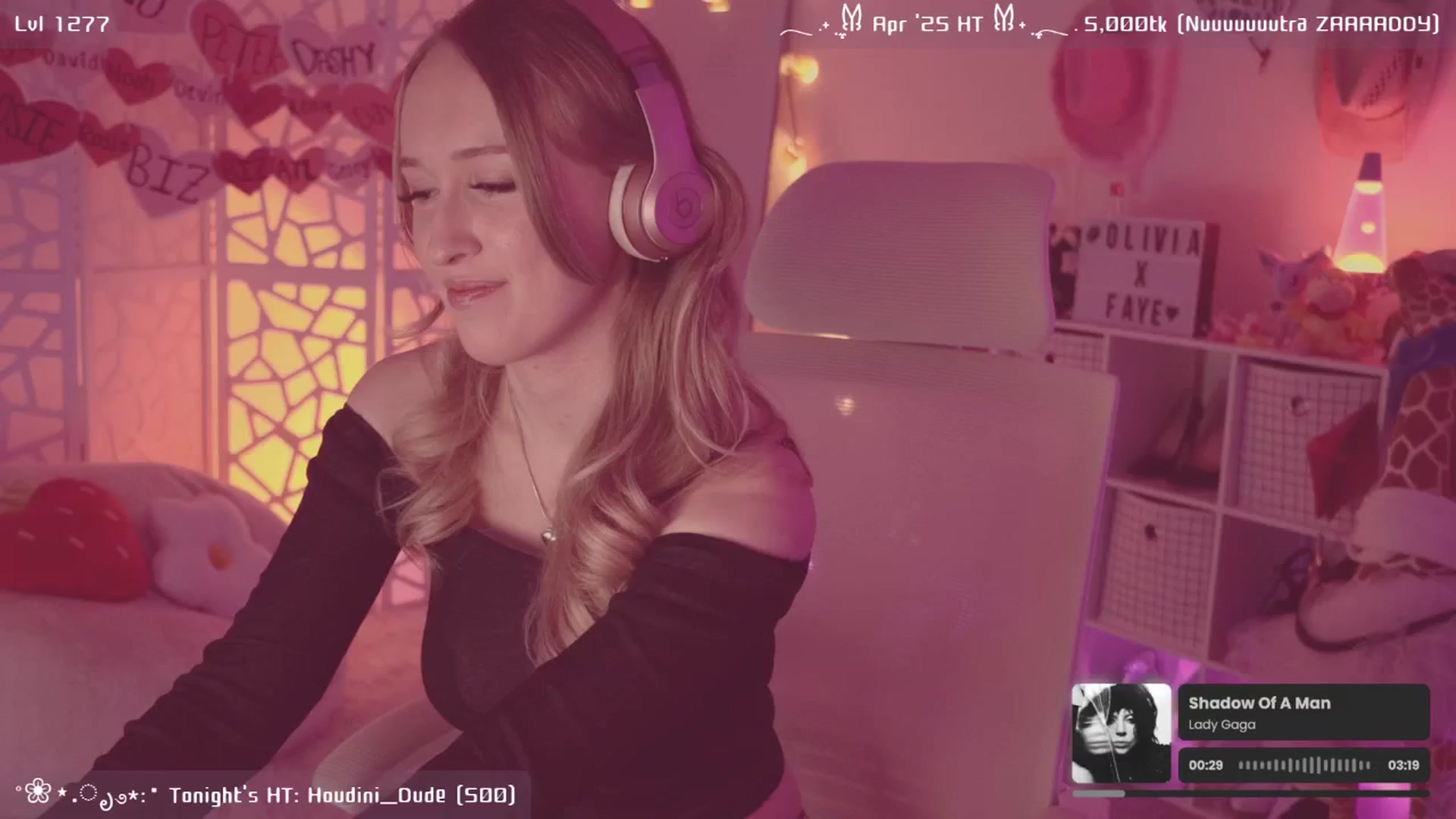 Gallery image thumbnail from OliviaxFaye's myfreecams stream on, 04/26/2025, 05:31 image 18 of 20