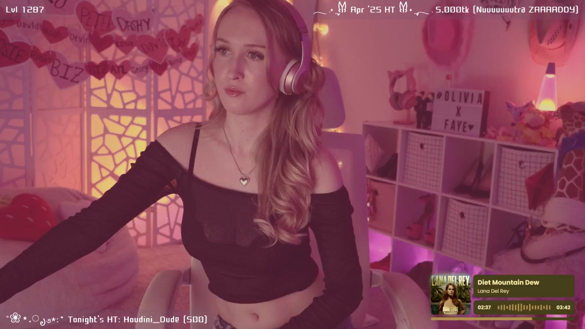 Gallery image thumbnail from OliviaxFaye's myfreecams stream on, 04/26/2025, 05:31 image 5 of 20