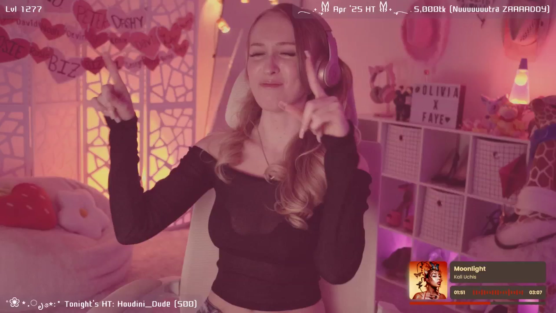 Gallery image thumbnail from OliviaxFaye's myfreecams stream on, 04/26/2025, 05:31 image 19 of 20