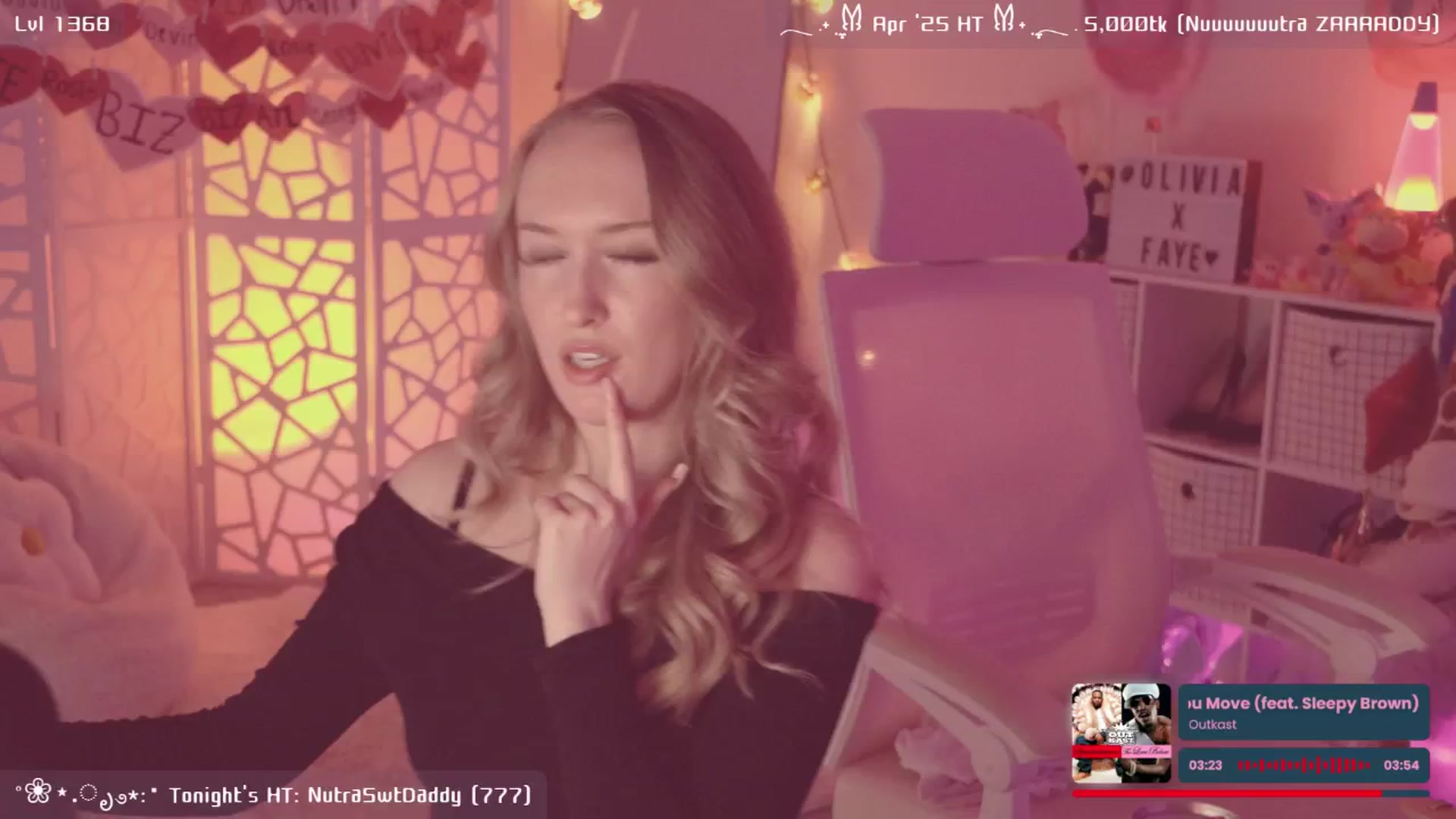 Gallery image thumbnail from OliviaxFaye's myfreecams stream on, 05/03/2025, 04:24 image 10 of 20