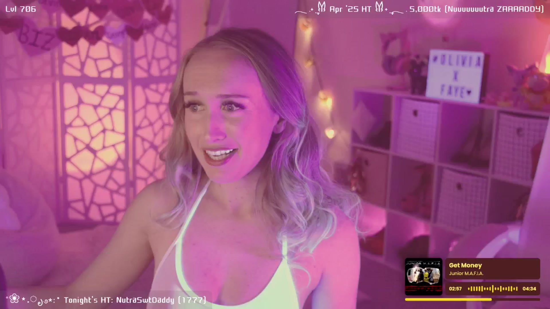 Gallery image thumbnail from OliviaxFaye's myfreecams stream on, 05/03/2025, 04:24 image 17 of 20