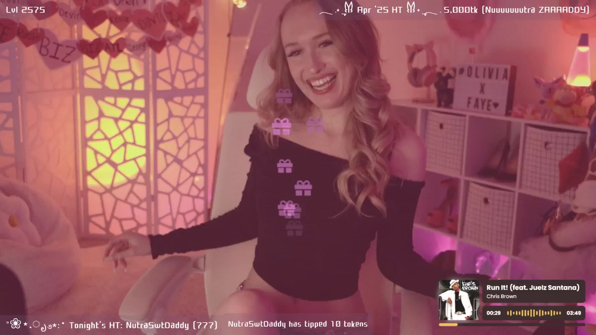 Gallery image thumbnail from OliviaxFaye's myfreecams stream on, 05/03/2025, 04:24 image 6 of 20