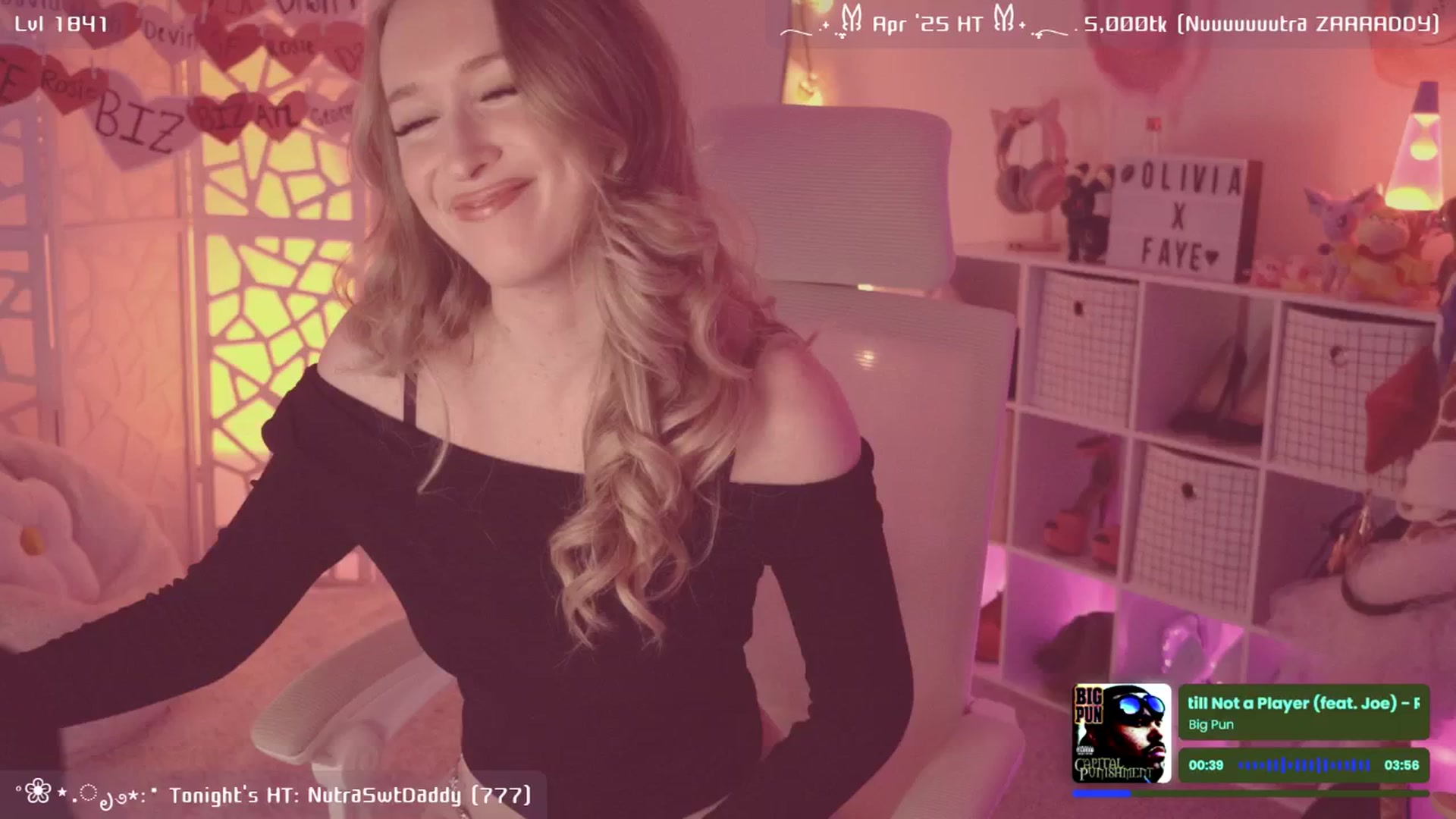 Gallery image thumbnail from OliviaxFaye's myfreecams stream on, 05/03/2025, 04:24 image 7 of 20