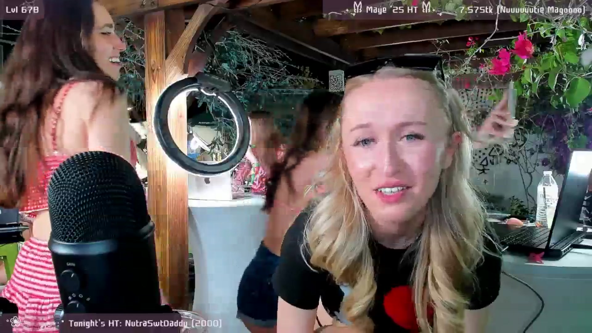 Gallery image thumbnail from OliviaxFaye's myfreecams stream on, 05/22/2025, 07:07 image 6 of 20