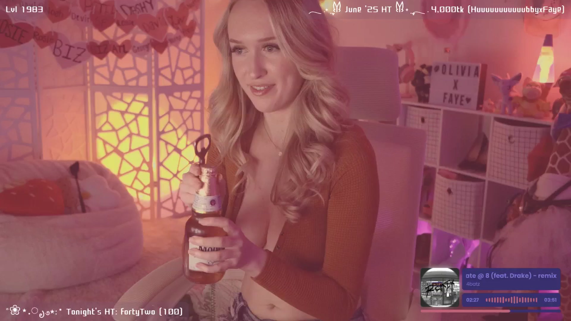 Gallery image thumbnail from OliviaxFaye's myfreecams stream on, 06/19/2025, 05:37 image 9 of 20