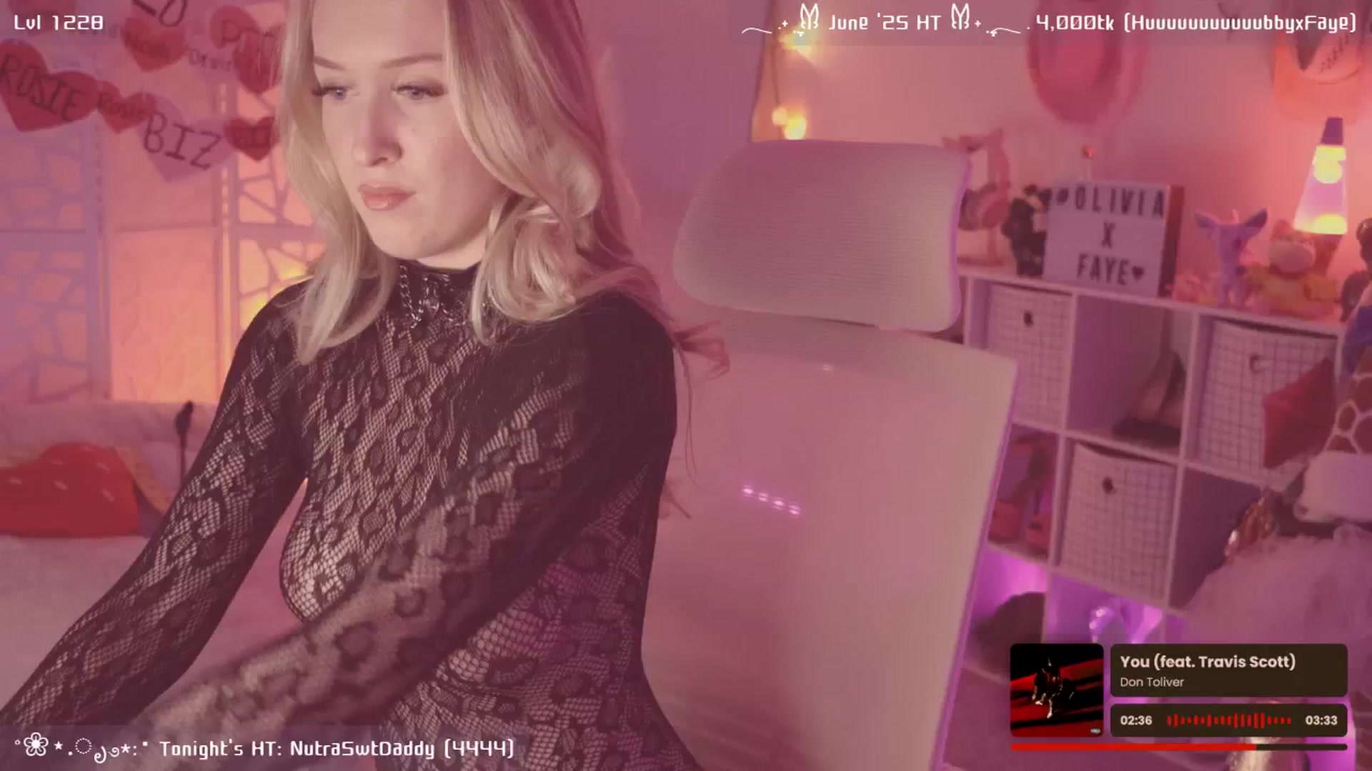 Gallery image thumbnail from OliviaxFaye's myfreecams stream on, 06/20/2025, 03:58 image 7 of 20