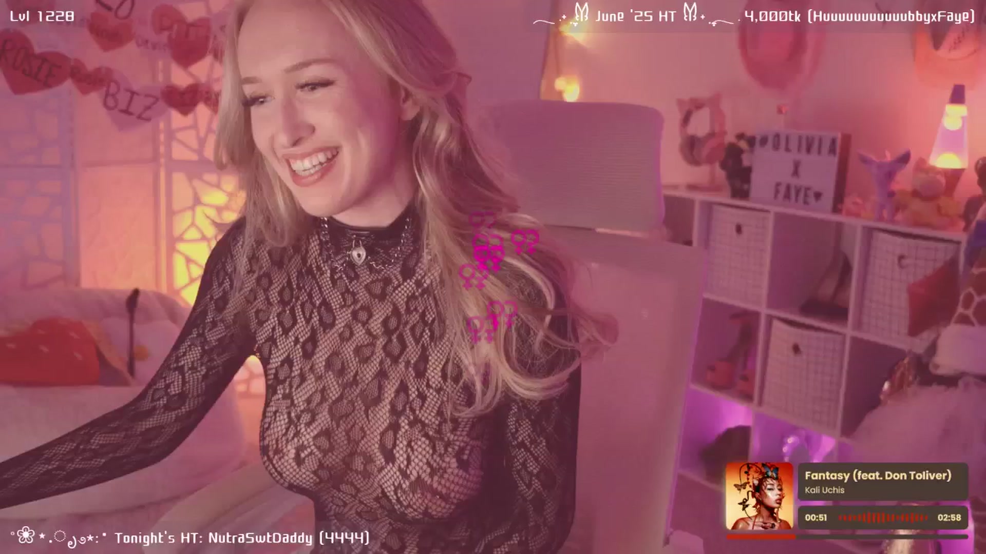 Gallery image thumbnail from OliviaxFaye's myfreecams stream on, 06/20/2025, 03:58 image 9 of 20