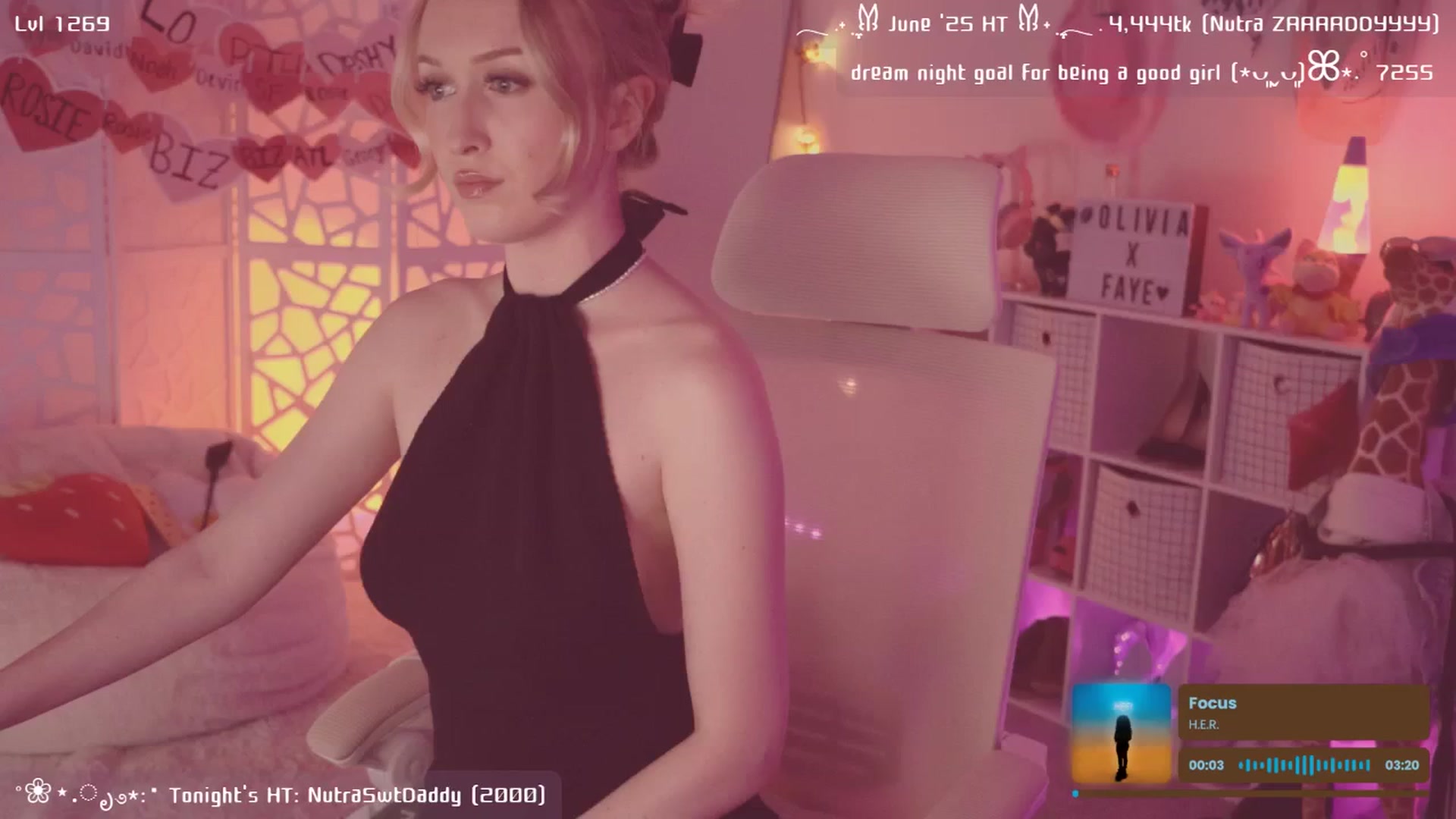 Gallery image thumbnail from OliviaxFaye's myfreecams stream on, 06/24/2025, 04:20 image 10 of 20