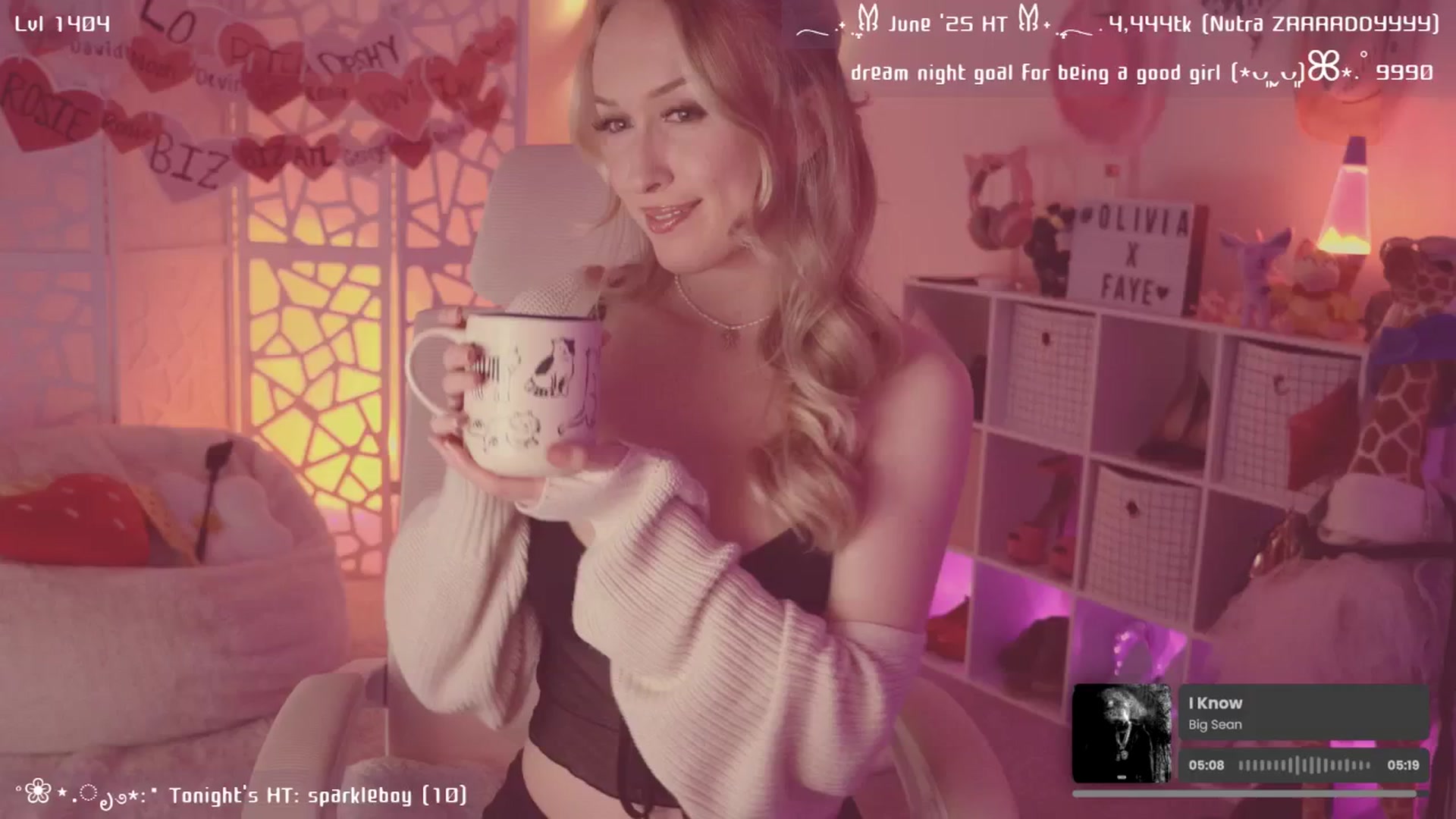 Gallery image thumbnail from OliviaxFaye's myfreecams stream on, 06/24/2025, 04:20 image 1 of 20