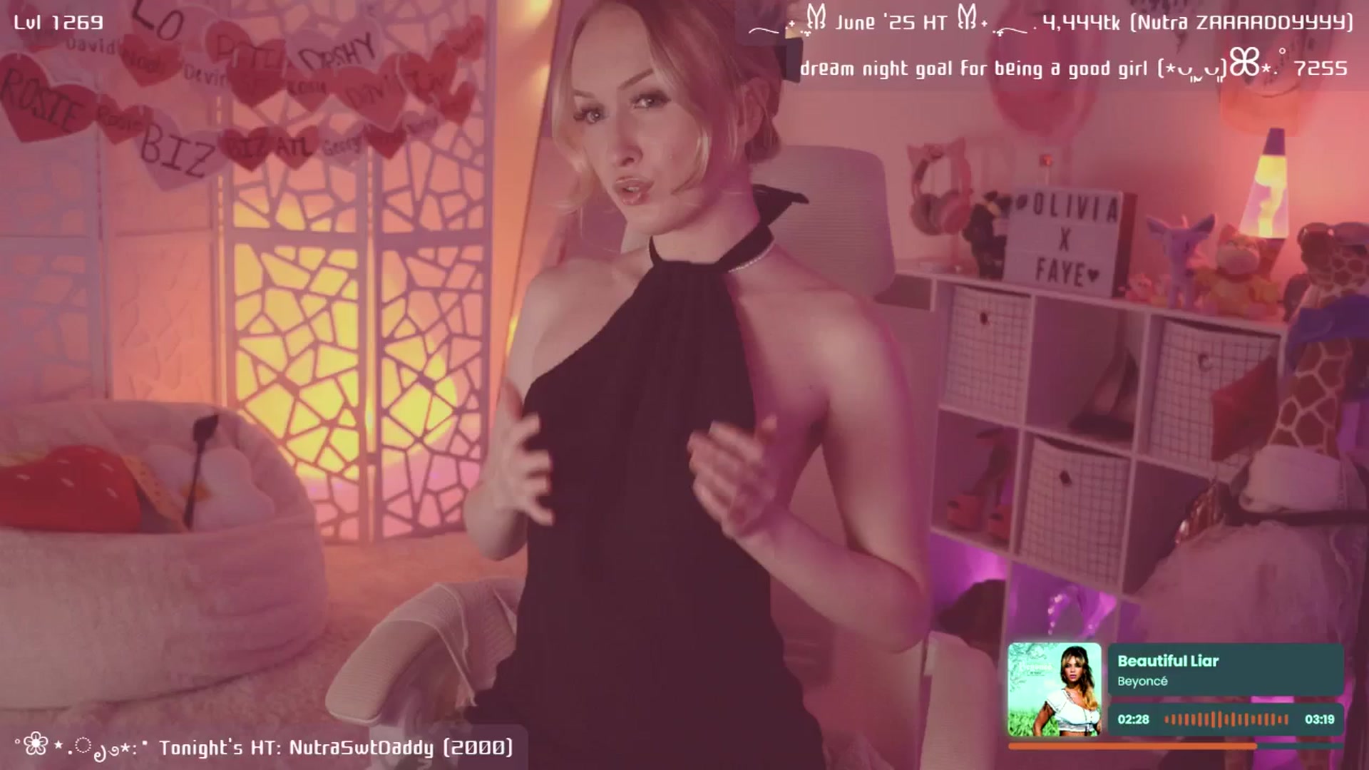 Gallery image thumbnail from OliviaxFaye's myfreecams stream on, 06/24/2025, 04:20 image 7 of 20