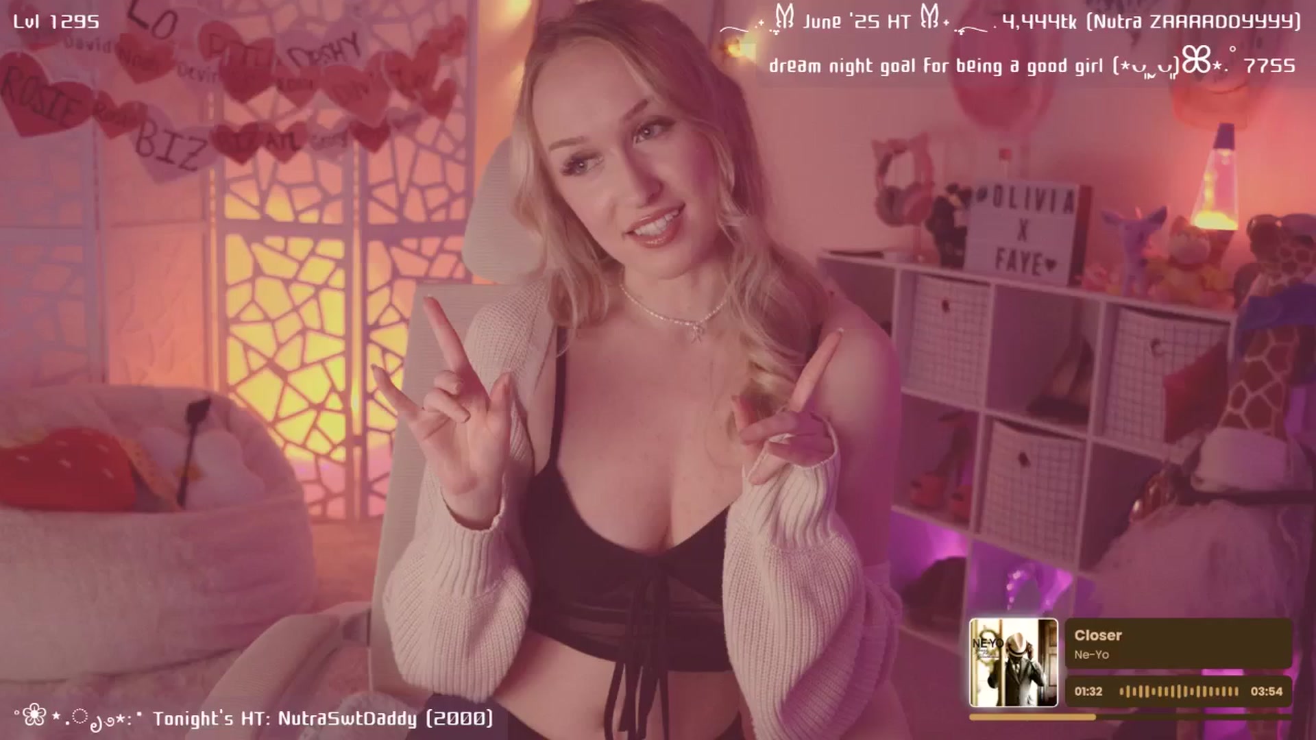 Gallery image thumbnail from OliviaxFaye's myfreecams stream on, 06/24/2025, 04:20 image 4 of 20