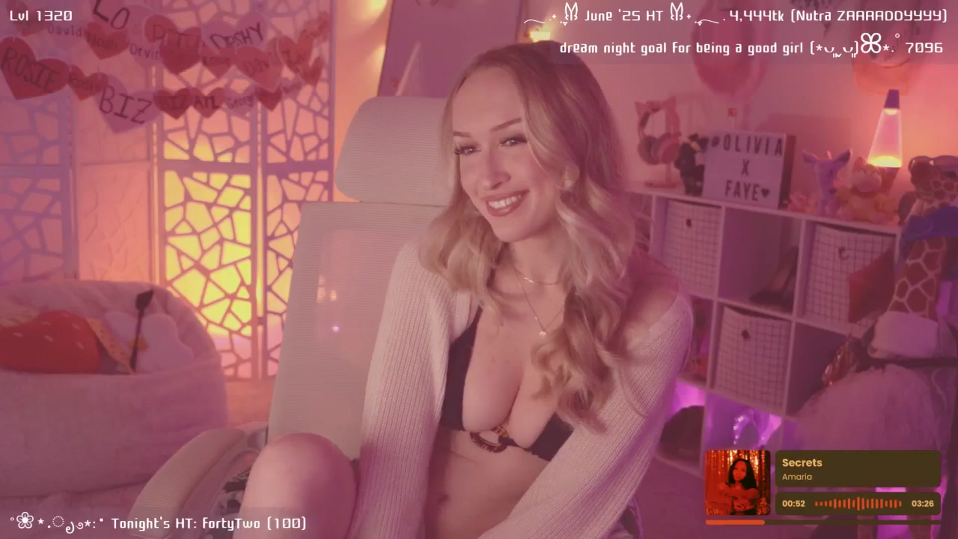 Gallery image thumbnail from OliviaxFaye's myfreecams stream on, 06/25/2025, 04:46 image 2 of 20