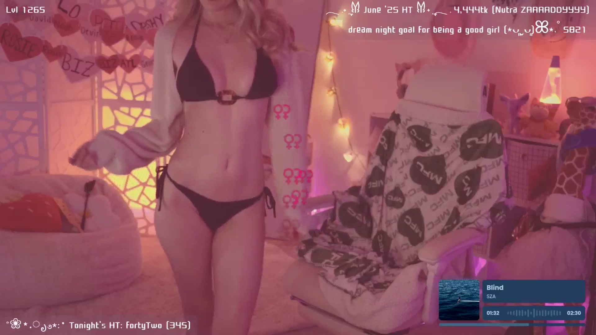 Gallery image thumbnail from OliviaxFaye's myfreecams stream on, 06/25/2025, 04:46 image 8 of 20