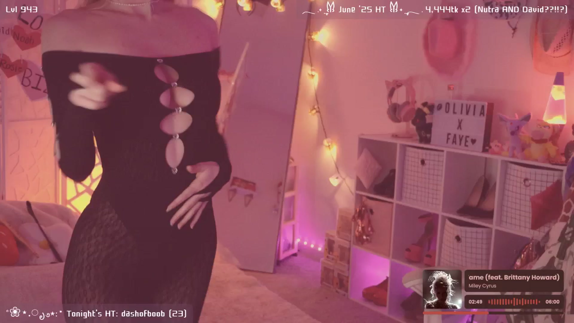 Gallery image thumbnail from OliviaxFaye's myfreecams stream on, 06/26/2025, 05:16 image 4 of 20