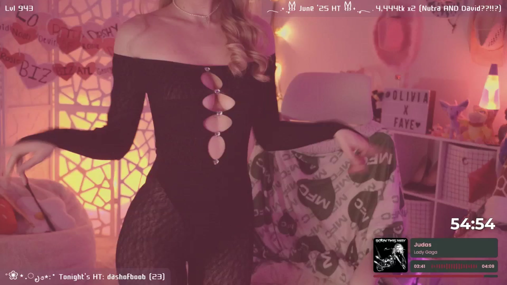 Gallery image thumbnail from OliviaxFaye's myfreecams stream on, 06/26/2025, 05:16 image 6 of 20