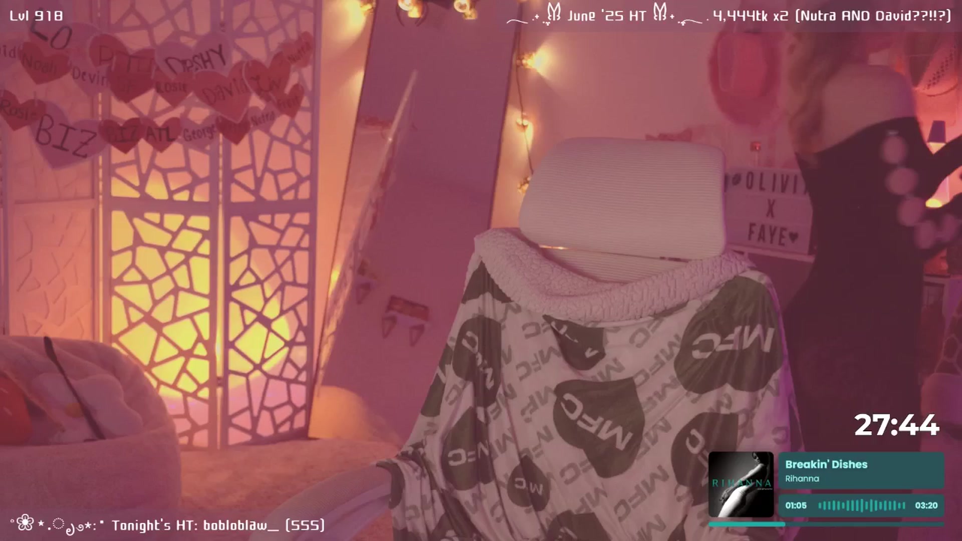 Gallery image thumbnail from OliviaxFaye's myfreecams stream on, 06/26/2025, 05:16 image 11 of 20