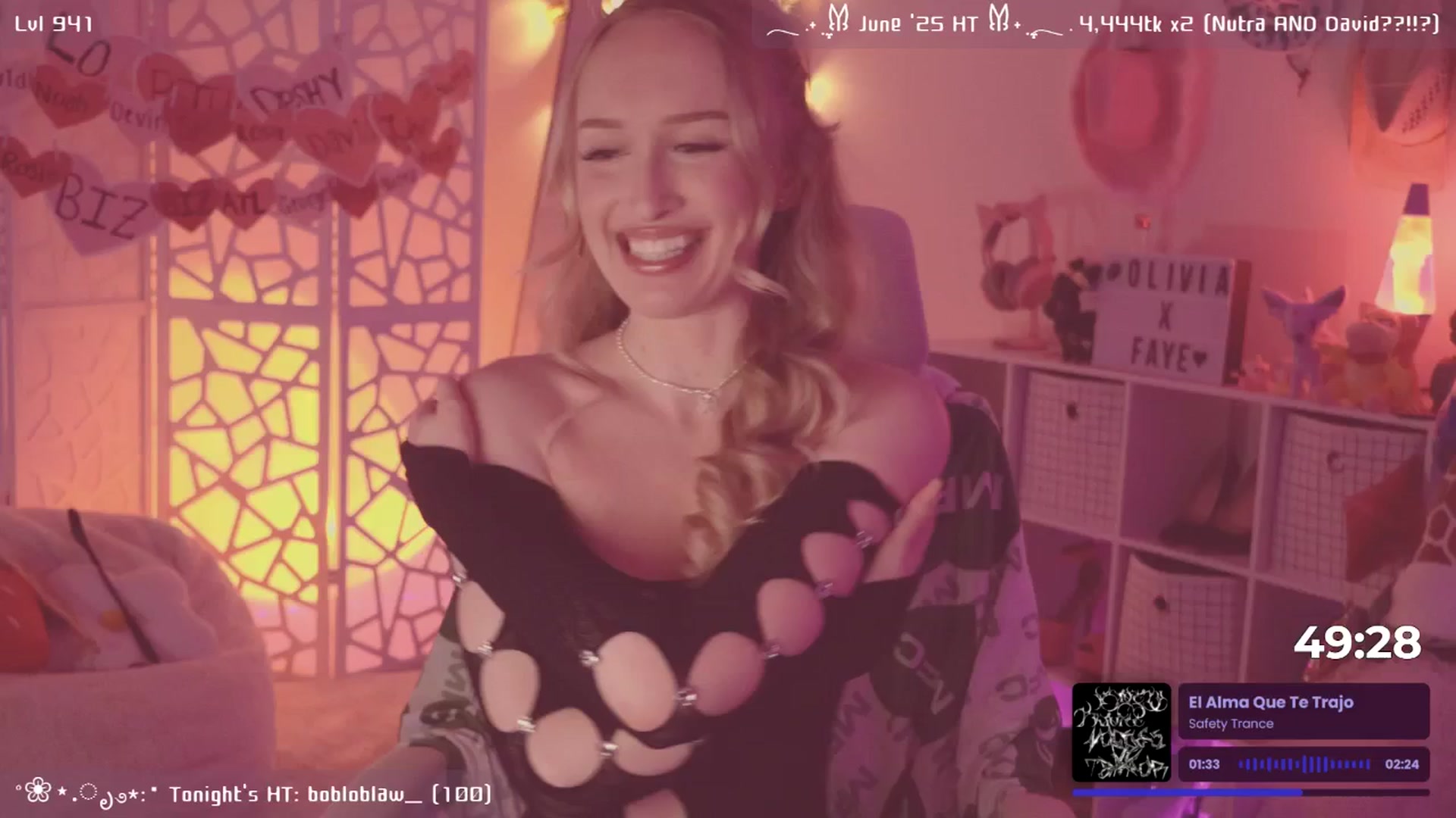 Gallery image thumbnail from OliviaxFaye's myfreecams stream on, 06/26/2025, 05:16 image 7 of 20