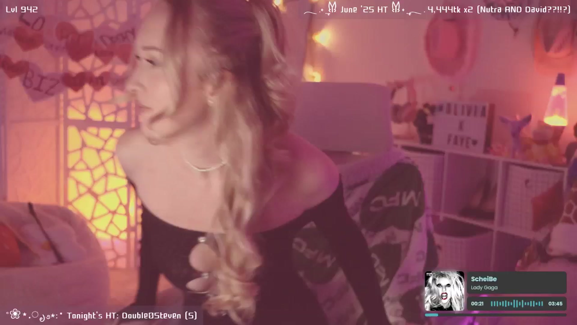 Gallery image thumbnail from OliviaxFaye's myfreecams stream on, 06/26/2025, 05:16 image 1 of 20