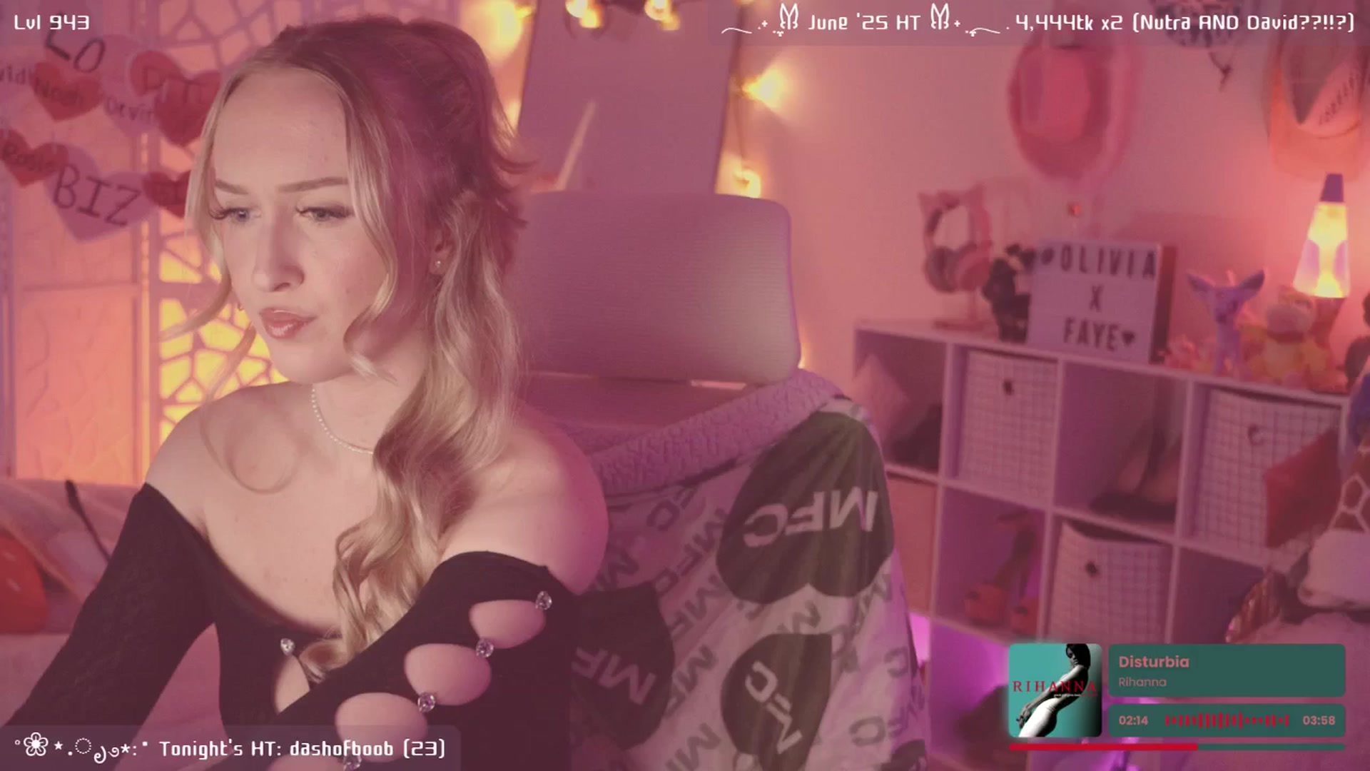 Gallery image thumbnail from OliviaxFaye's myfreecams stream on, 06/26/2025, 05:16 image 5 of 20