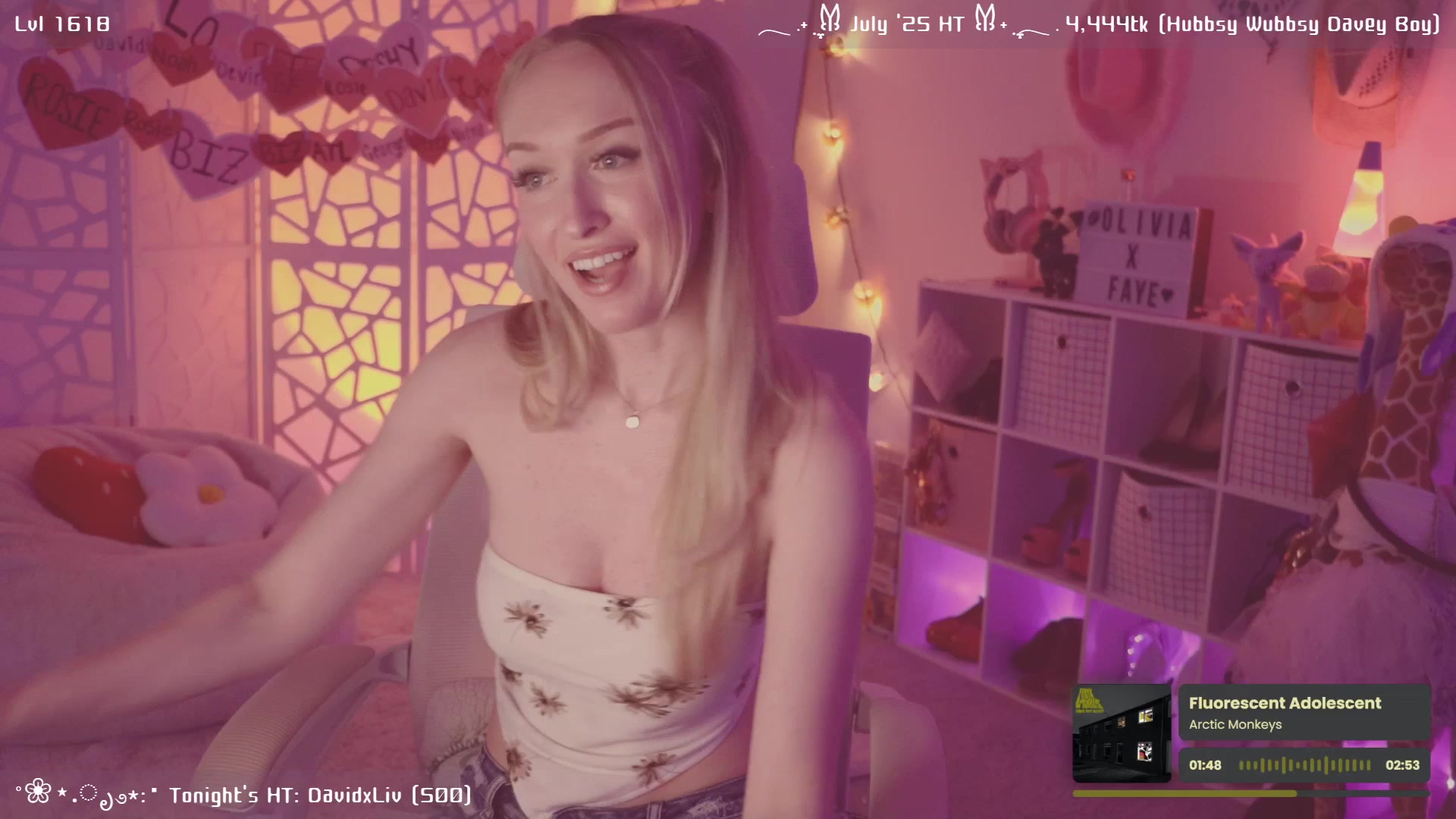 Gallery image thumbnail from OliviaxFaye's myfreecams stream on, 07/10/2025, 06:02 image 9 of 20