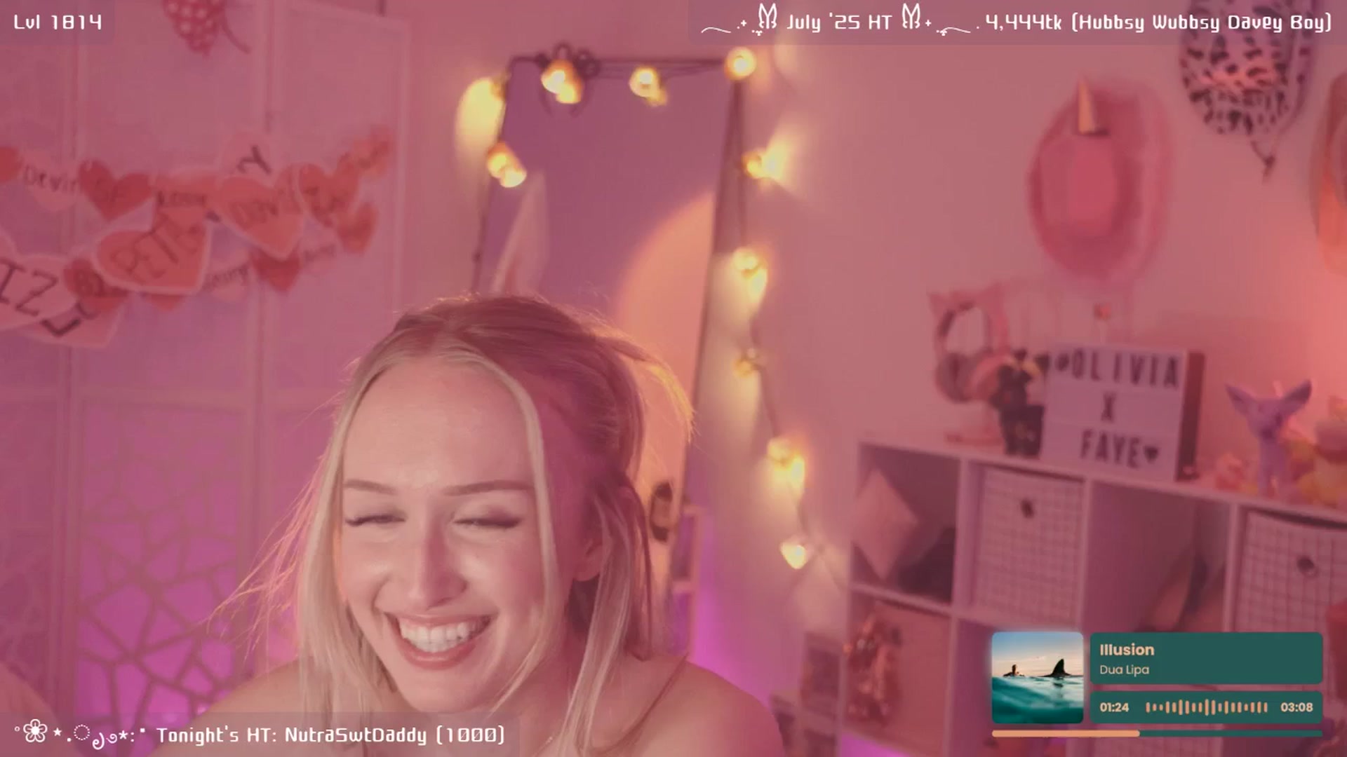 Gallery image thumbnail from OliviaxFaye's myfreecams stream on, 07/22/2025, 06:42 image 17 of 20