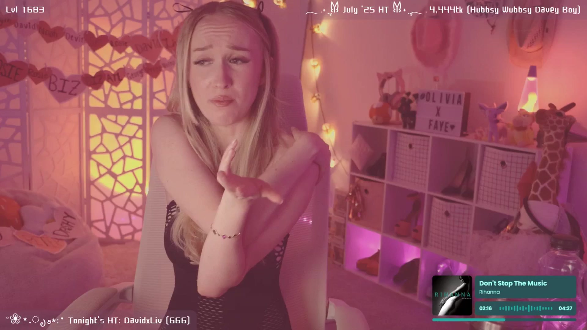 Gallery image thumbnail from OliviaxFaye's myfreecams stream on, 07/24/2025, 05:32 image 18 of 20