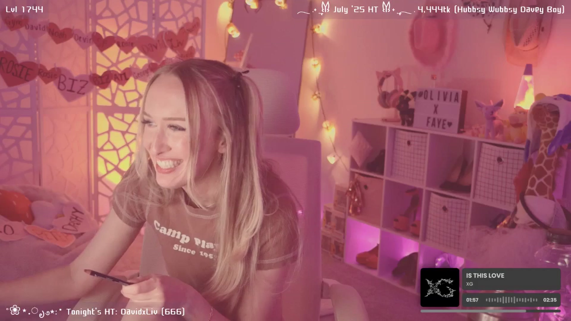 Gallery image thumbnail from OliviaxFaye's myfreecams stream on, 07/24/2025, 05:32 image 12 of 20
