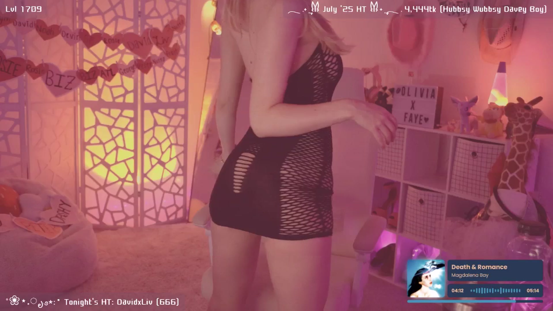 Gallery image thumbnail from OliviaxFaye's myfreecams stream on, 07/24/2025, 05:32 image 16 of 20