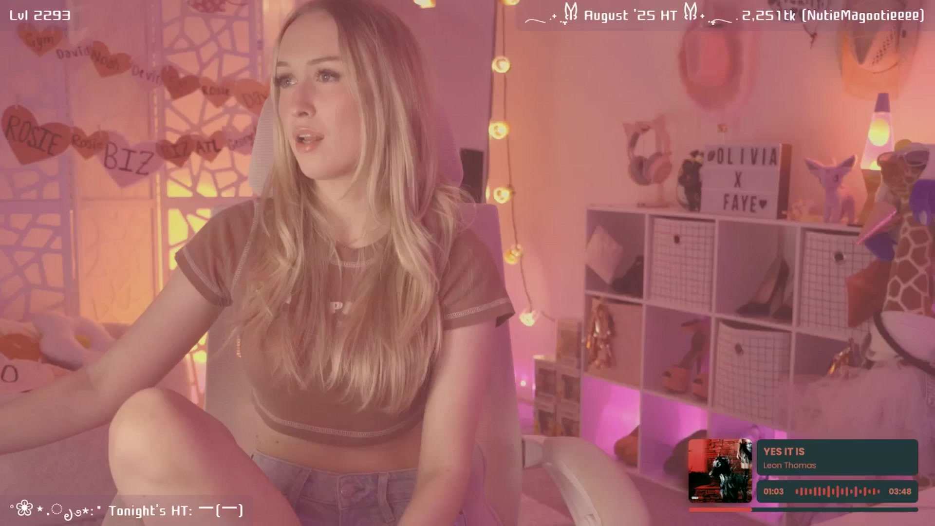 Gallery image thumbnail from OliviaxFaye's myfreecams stream on, 08/14/2025, 04:59 image 1 of 20