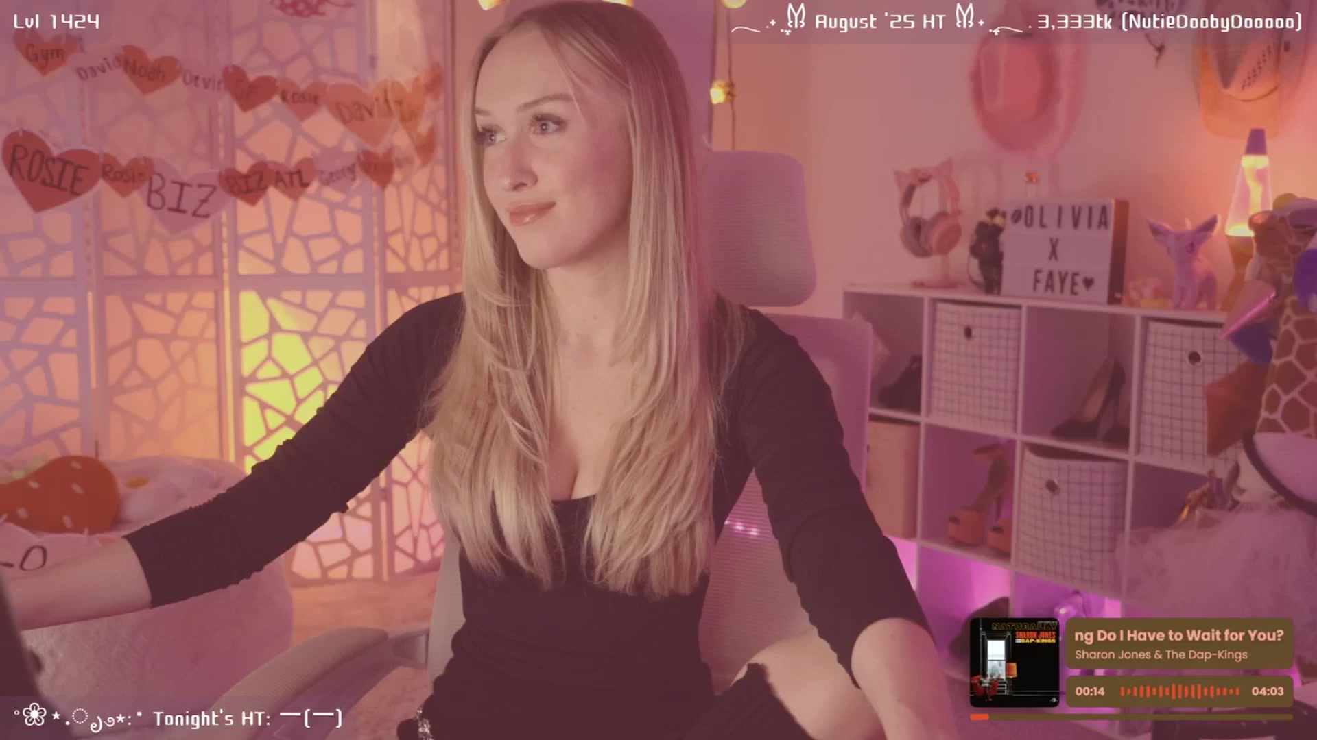 Gallery image thumbnail from OliviaxFaye's myfreecams stream on, 08/19/2025, 03:18 image 5 of 20