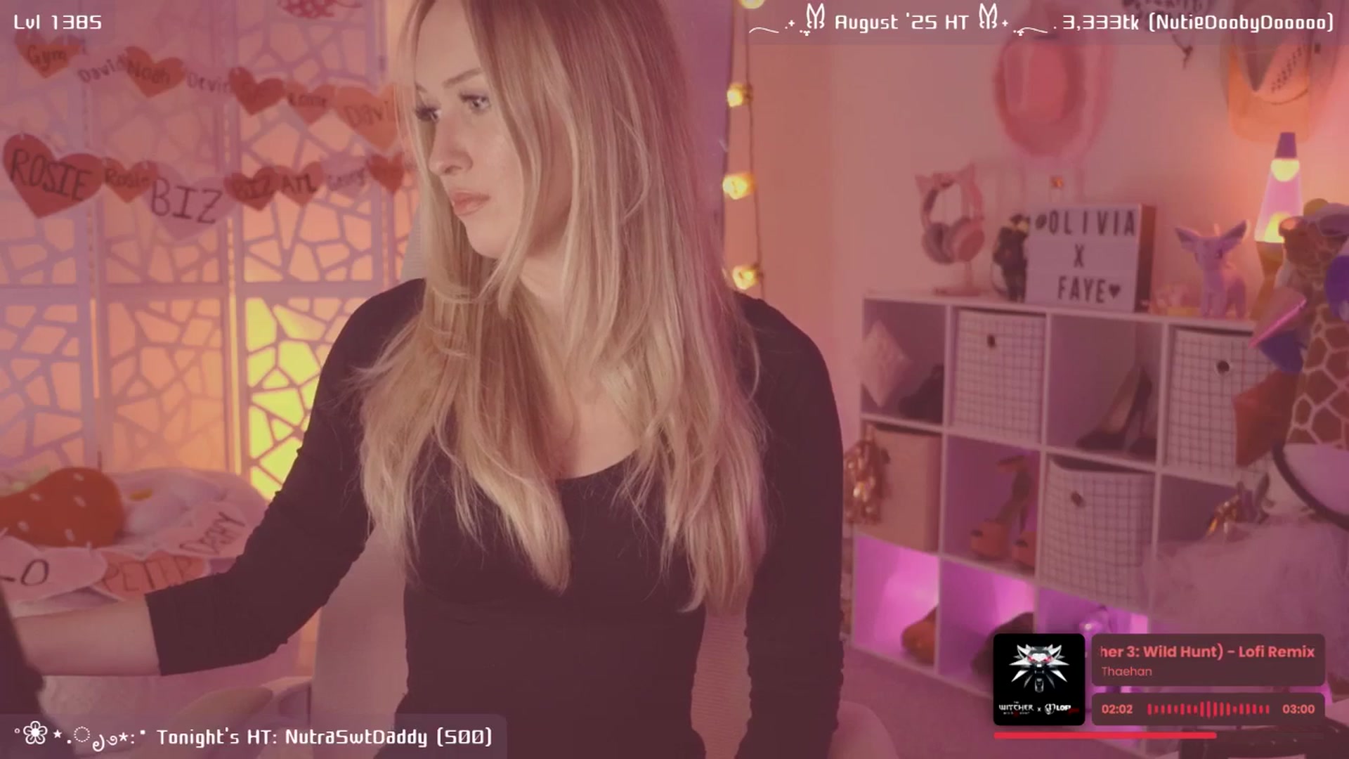 Gallery image thumbnail from OliviaxFaye's myfreecams stream on, 08/19/2025, 04:35 image 6 of 20