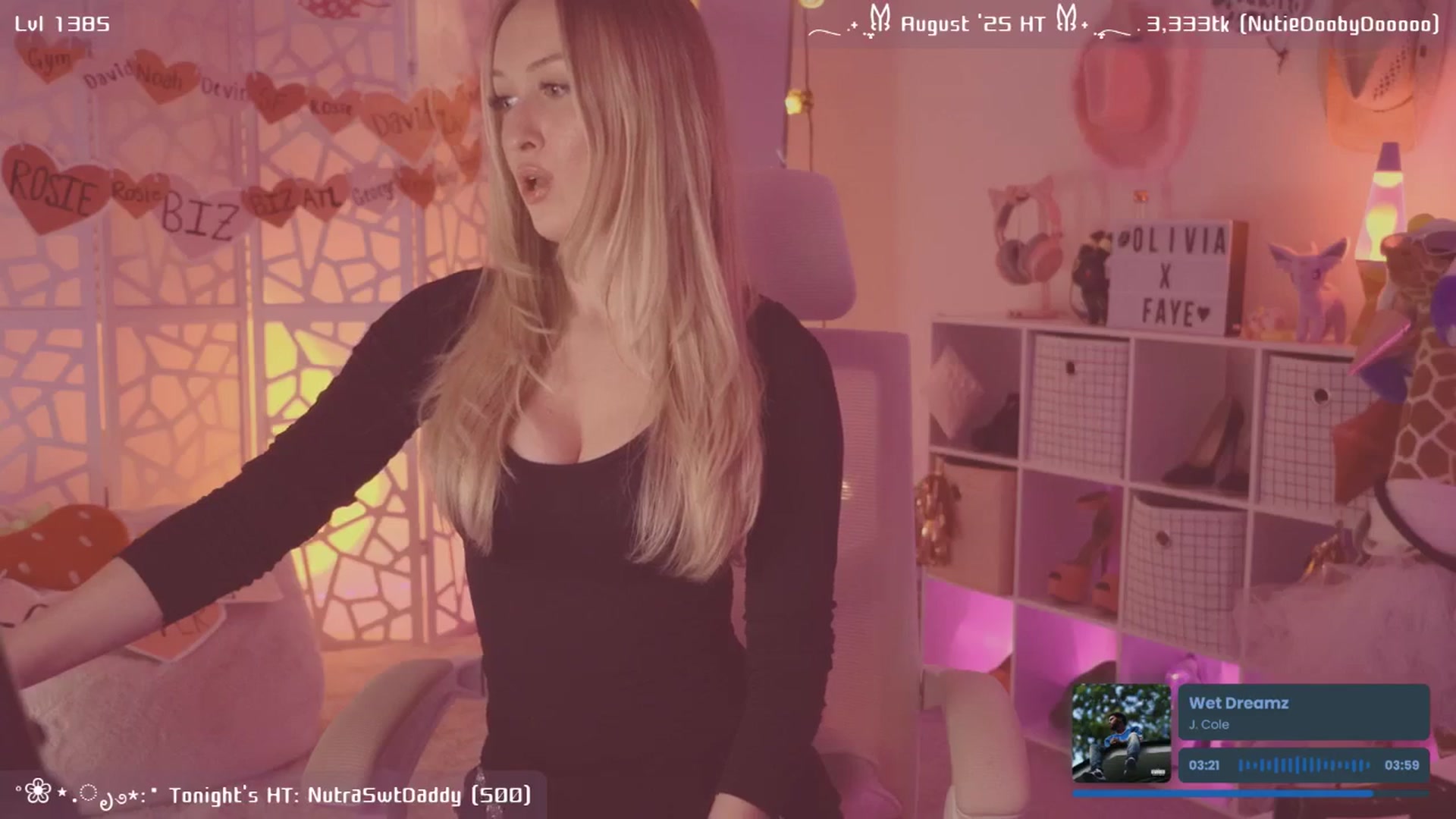 Gallery image thumbnail from OliviaxFaye's myfreecams stream on, 08/19/2025, 04:35 image 7 of 20