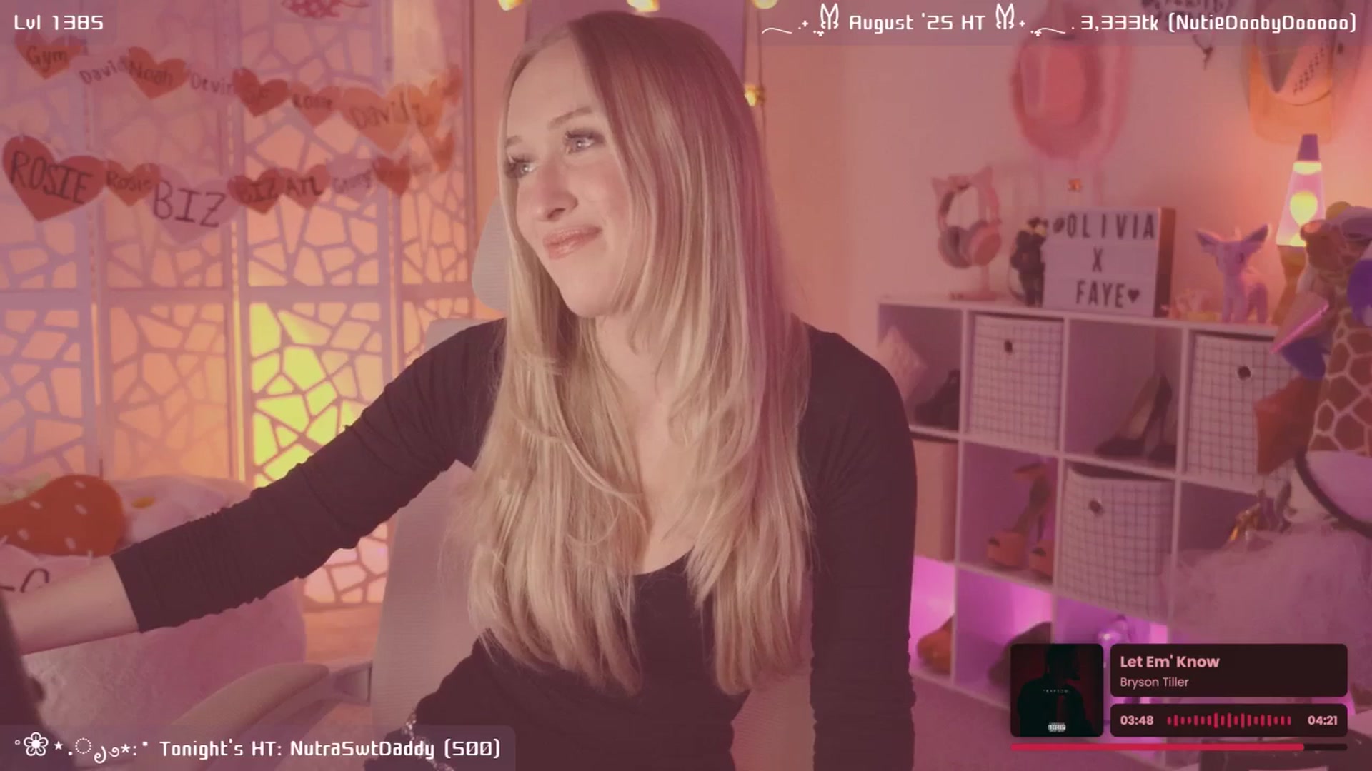 Gallery image thumbnail from OliviaxFaye's myfreecams stream on, 08/19/2025, 04:35 image 10 of 20