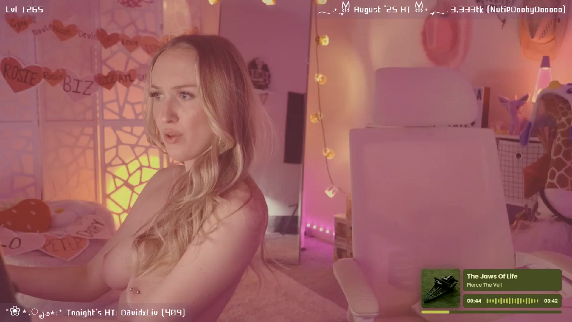 Gallery image thumbnail from OliviaxFaye's myfreecams stream on, 08/20/2025, 05:10 image 8 of 20