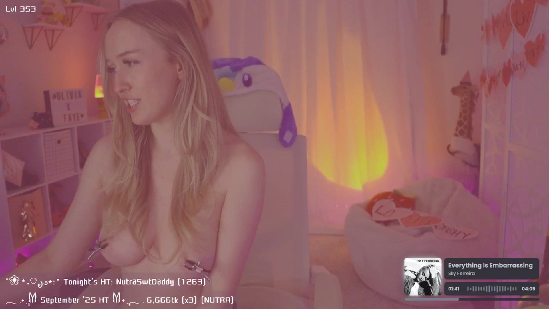 Gallery image thumbnail from OliviaxFaye's myfreecams stream on, 09/17/2025, 04:40 image 19 of 20